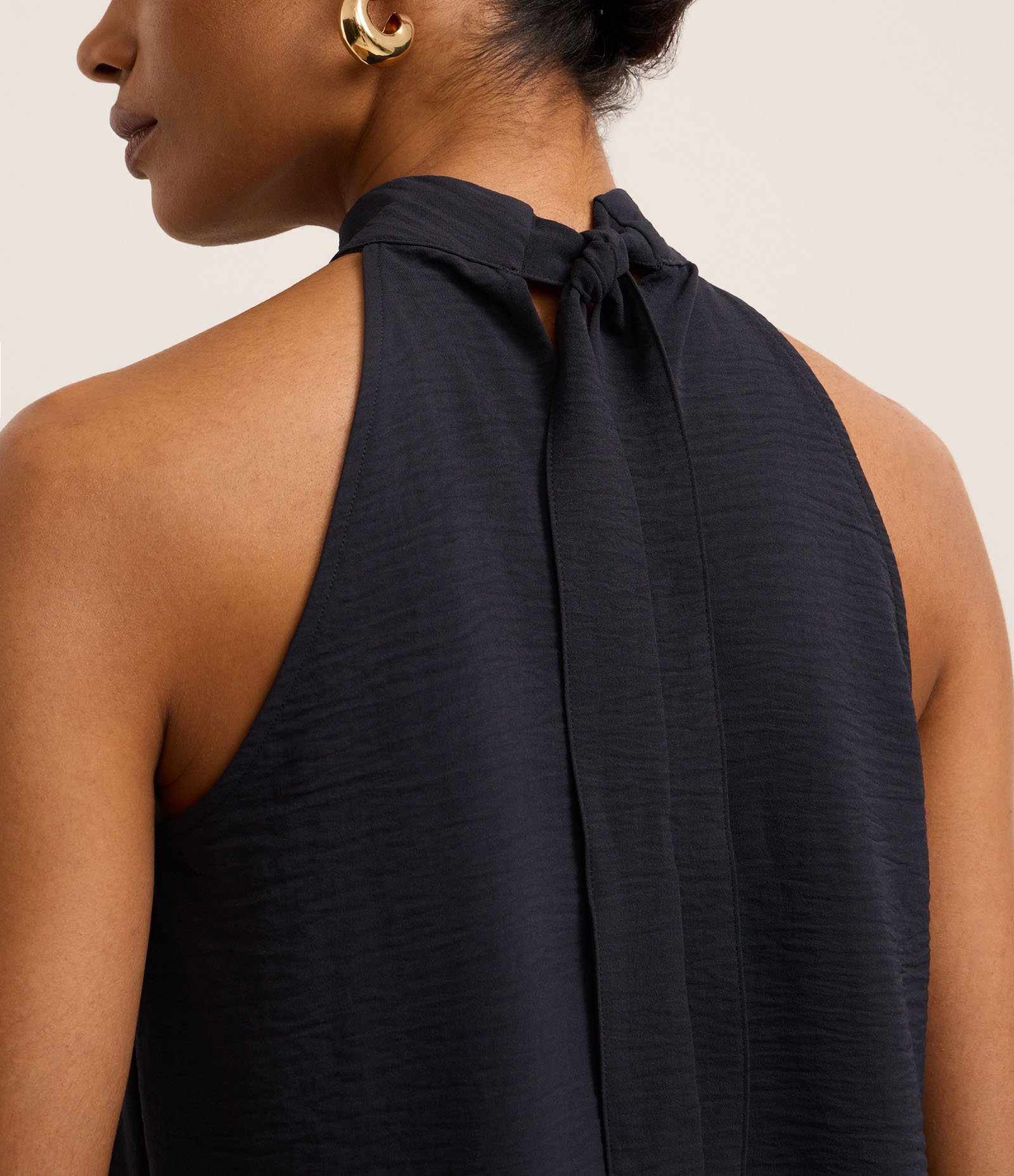 Blusa Frente Única em Crepe com Amarração na Gola Alta Azul Marinho 5