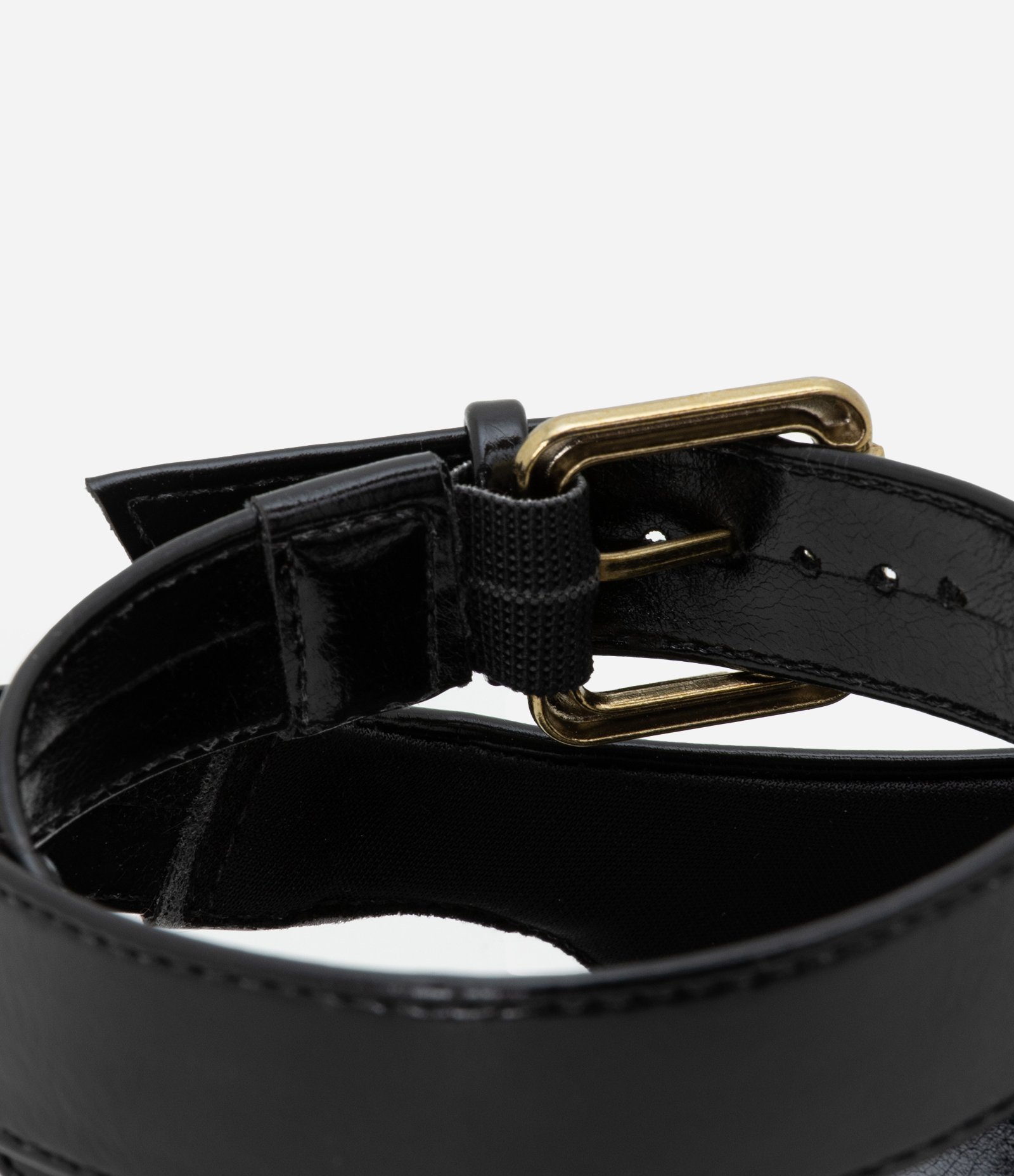 Sandália Rasteira com Detalhes Enrugados no Cabedal Preto 5