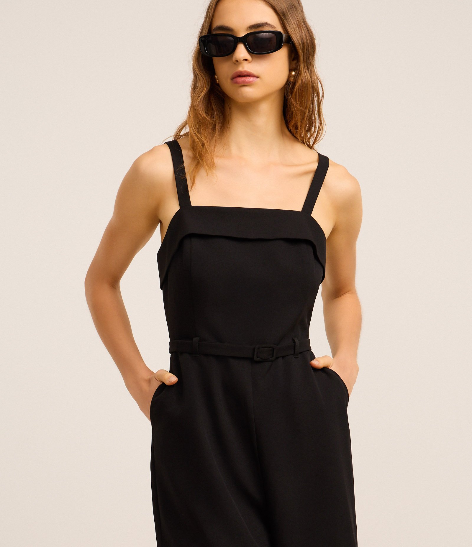 Macaquinho Alfaiatado com Cinto de Tecido Preto 1