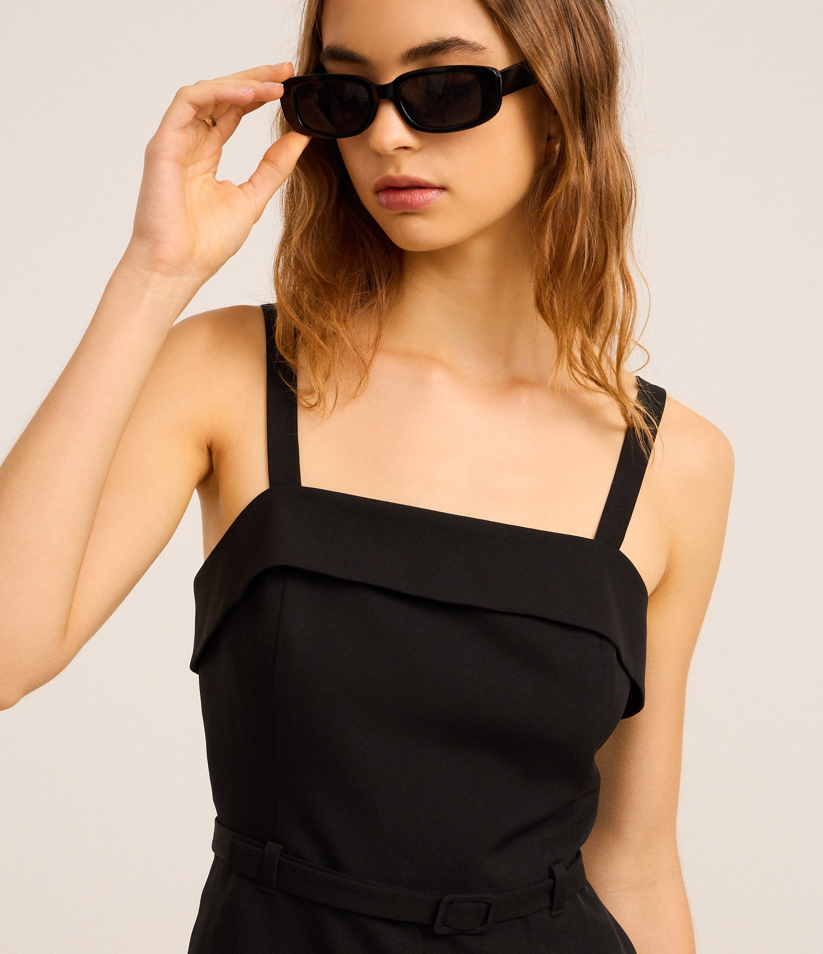 Macaquinho Alfaiatado com Cinto de Tecido Preto 4