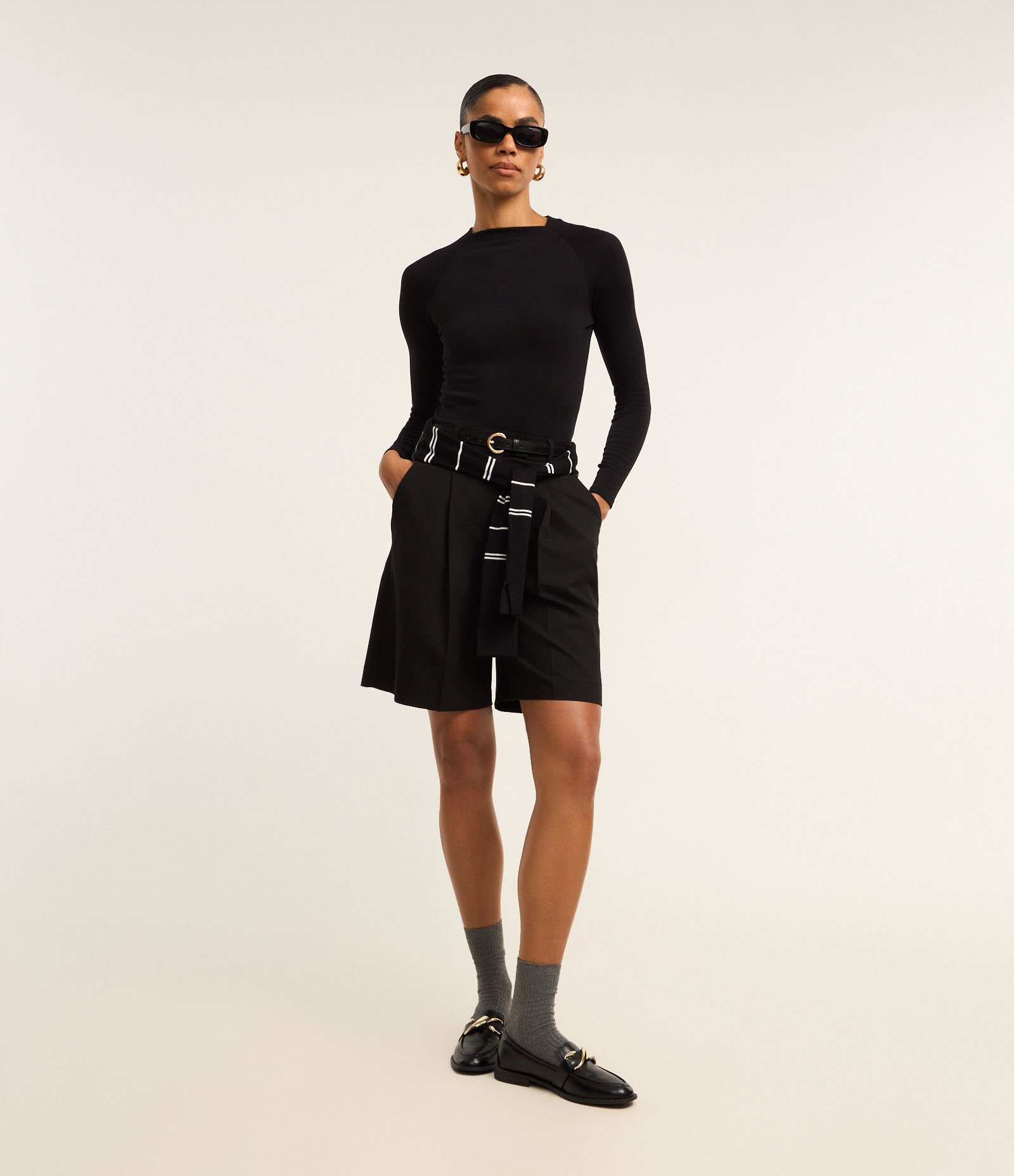 Blusa Básica em Viscose com Gola Alta e Cava Raglan Preto 2