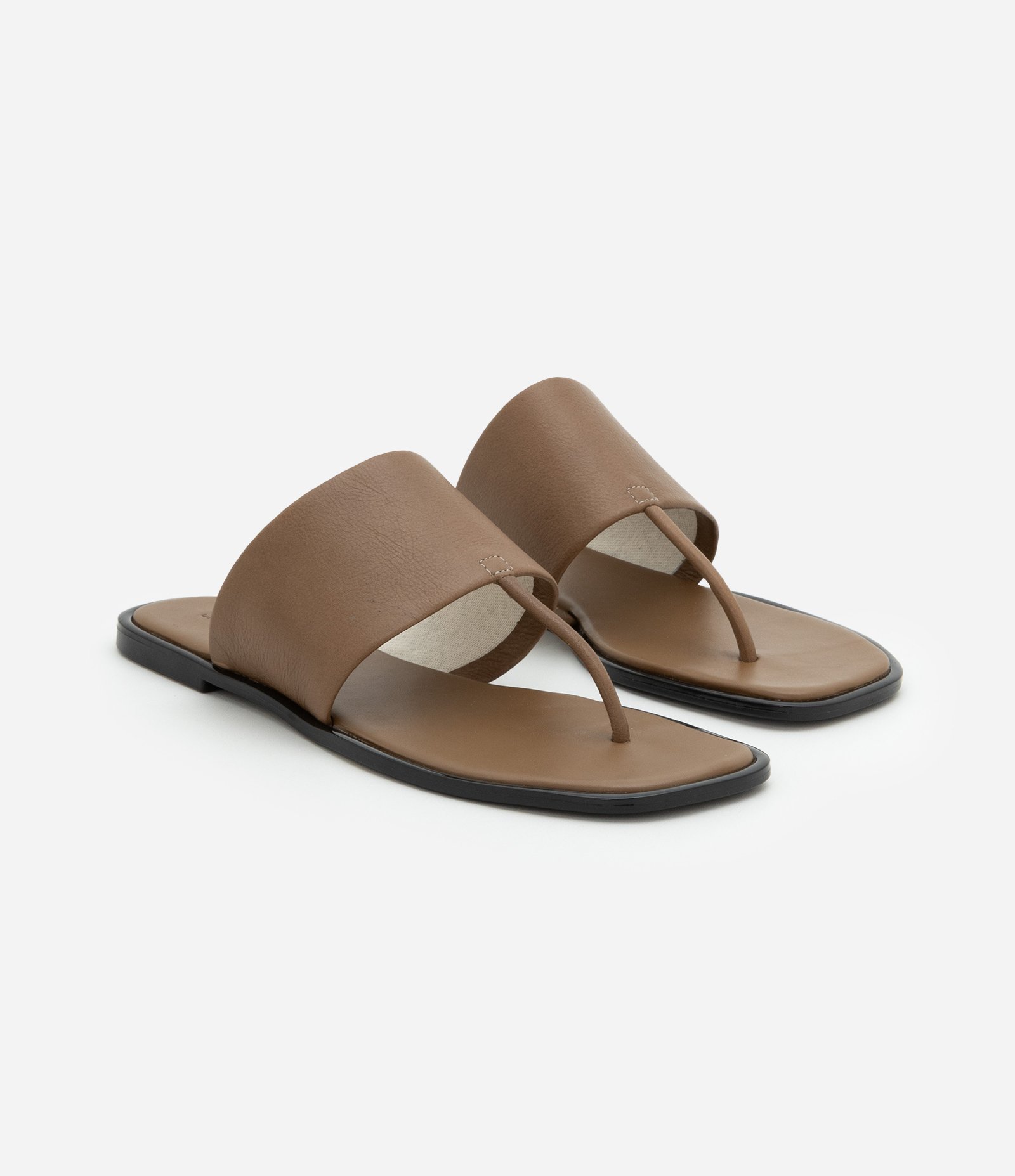 Rasteira Chinelo em Couro com Tira Larga Marrom 2