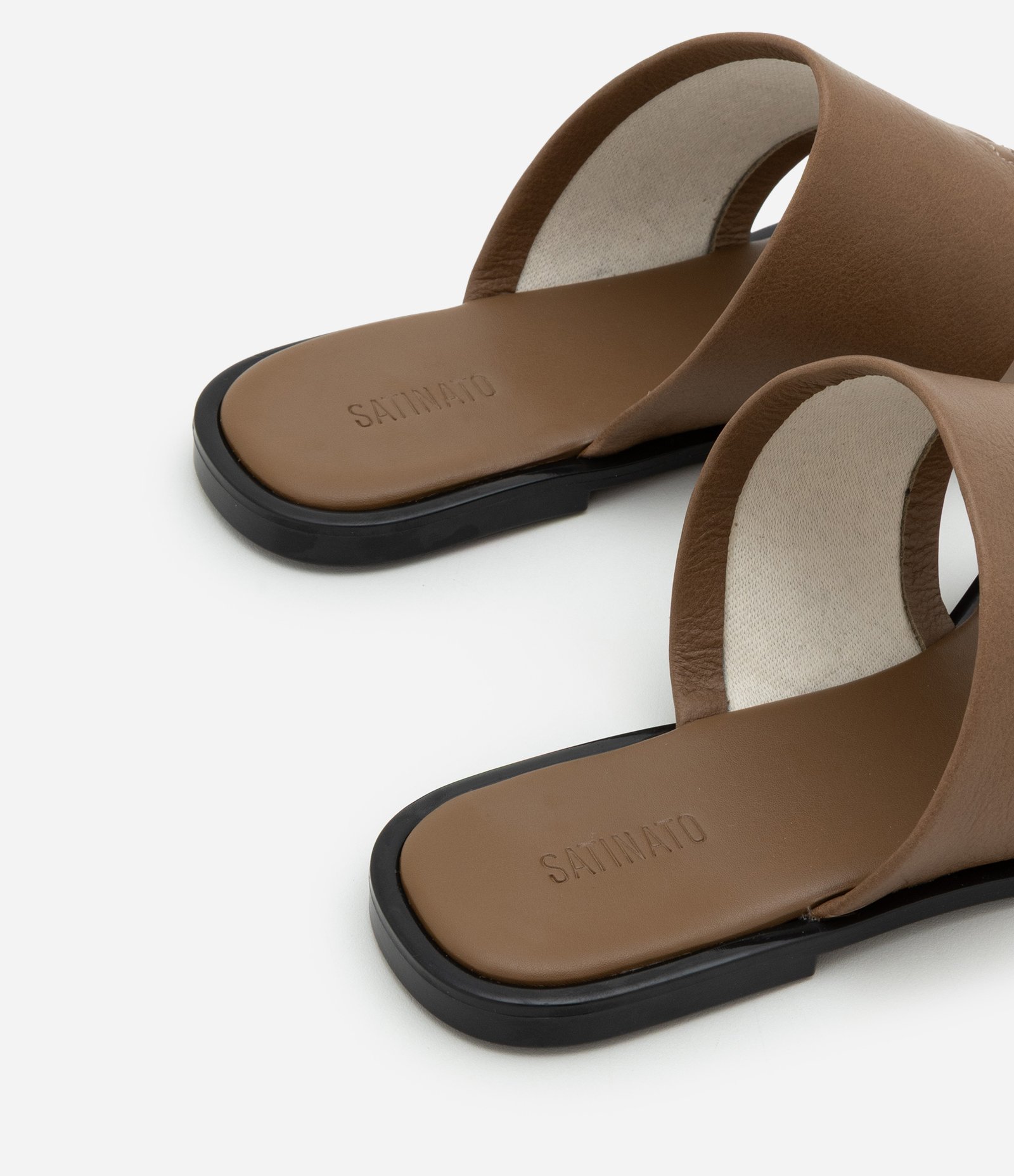 Rasteira Chinelo em Couro com Tira Larga Marrom 3