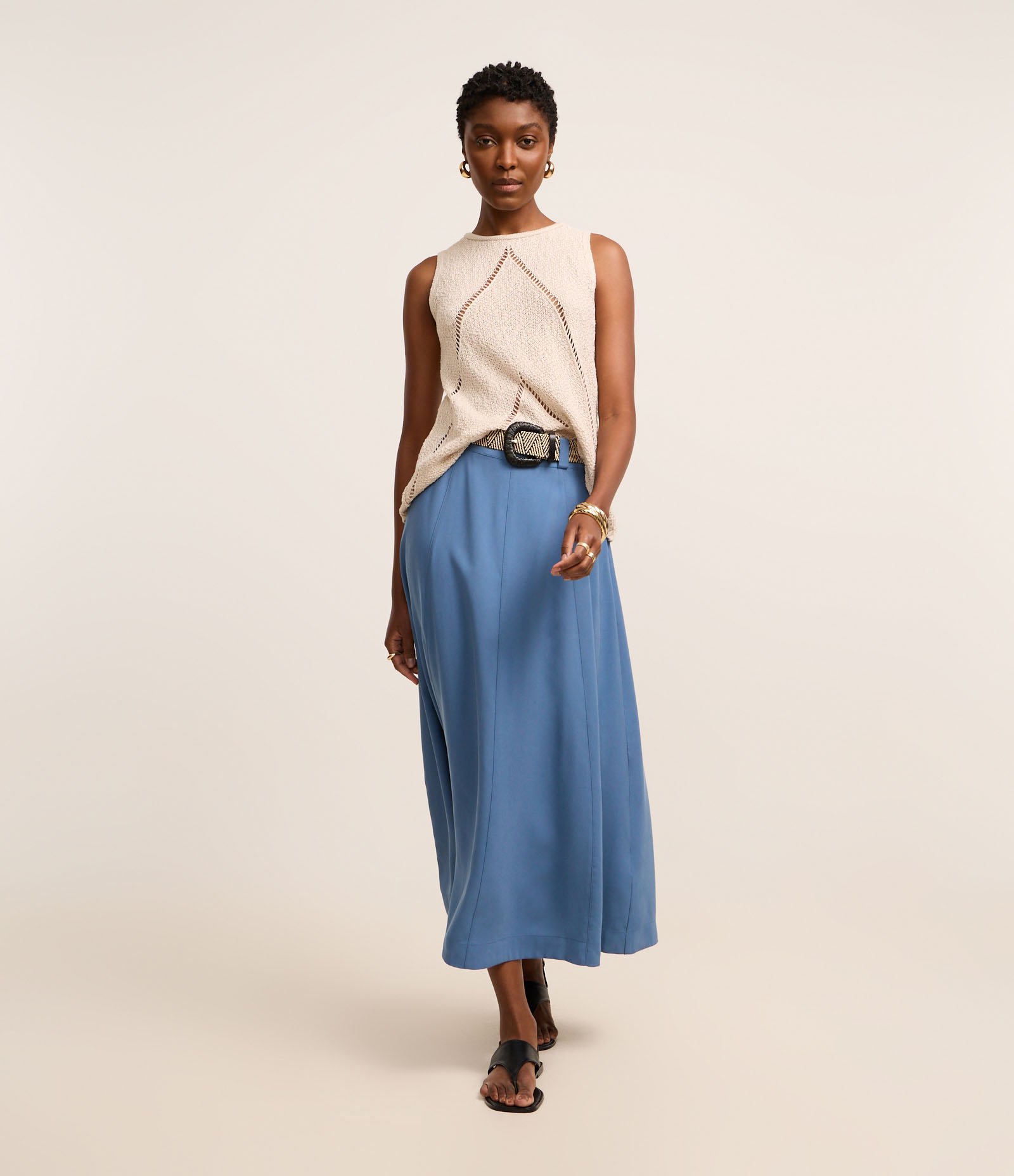 Saia Evasê Midi em Viscose com Cinto de Ráfi Azul 1