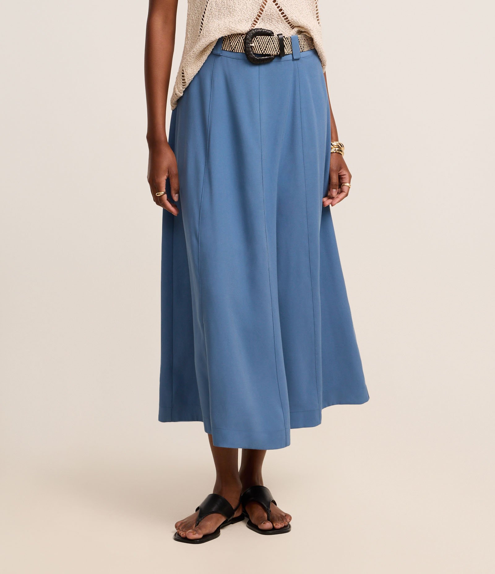 Saia Evasê Midi em Viscose com Cinto de Ráfi Azul 3