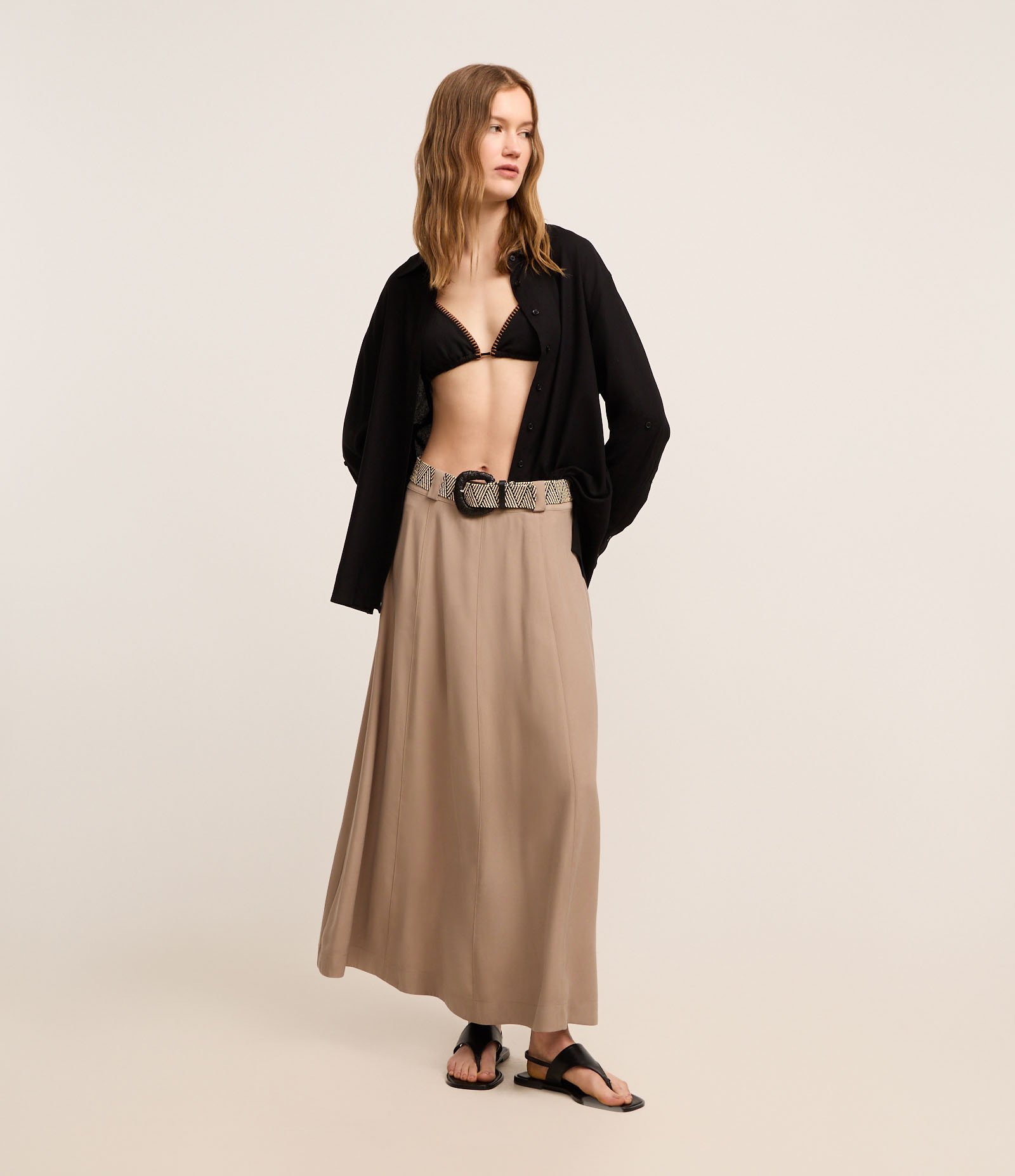 Saia Evasê Midi em Viscose com Cinto de Ráfi Bege 2