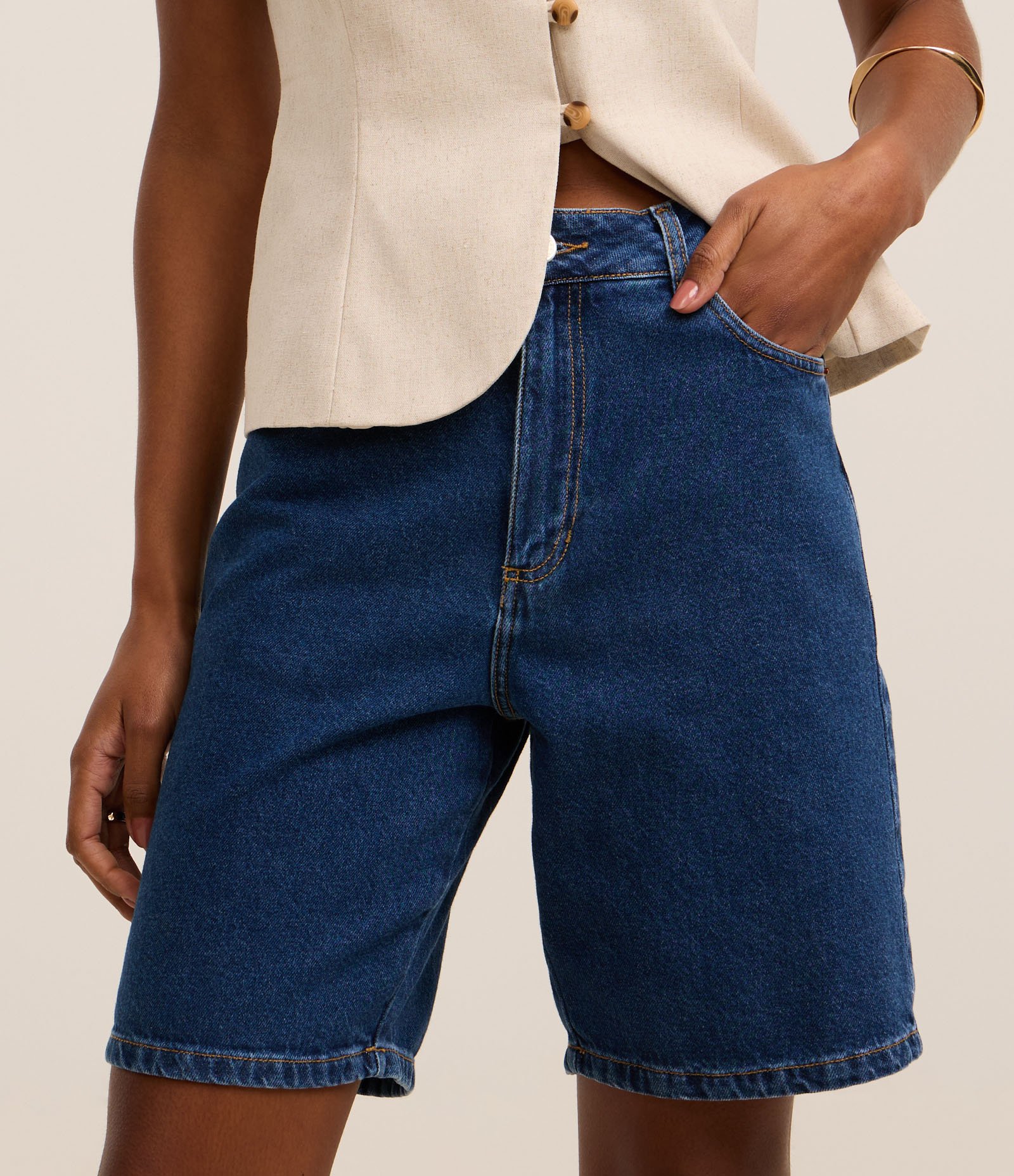 Bermuda Regular em Jeans com Cintura Alta Escuro 3