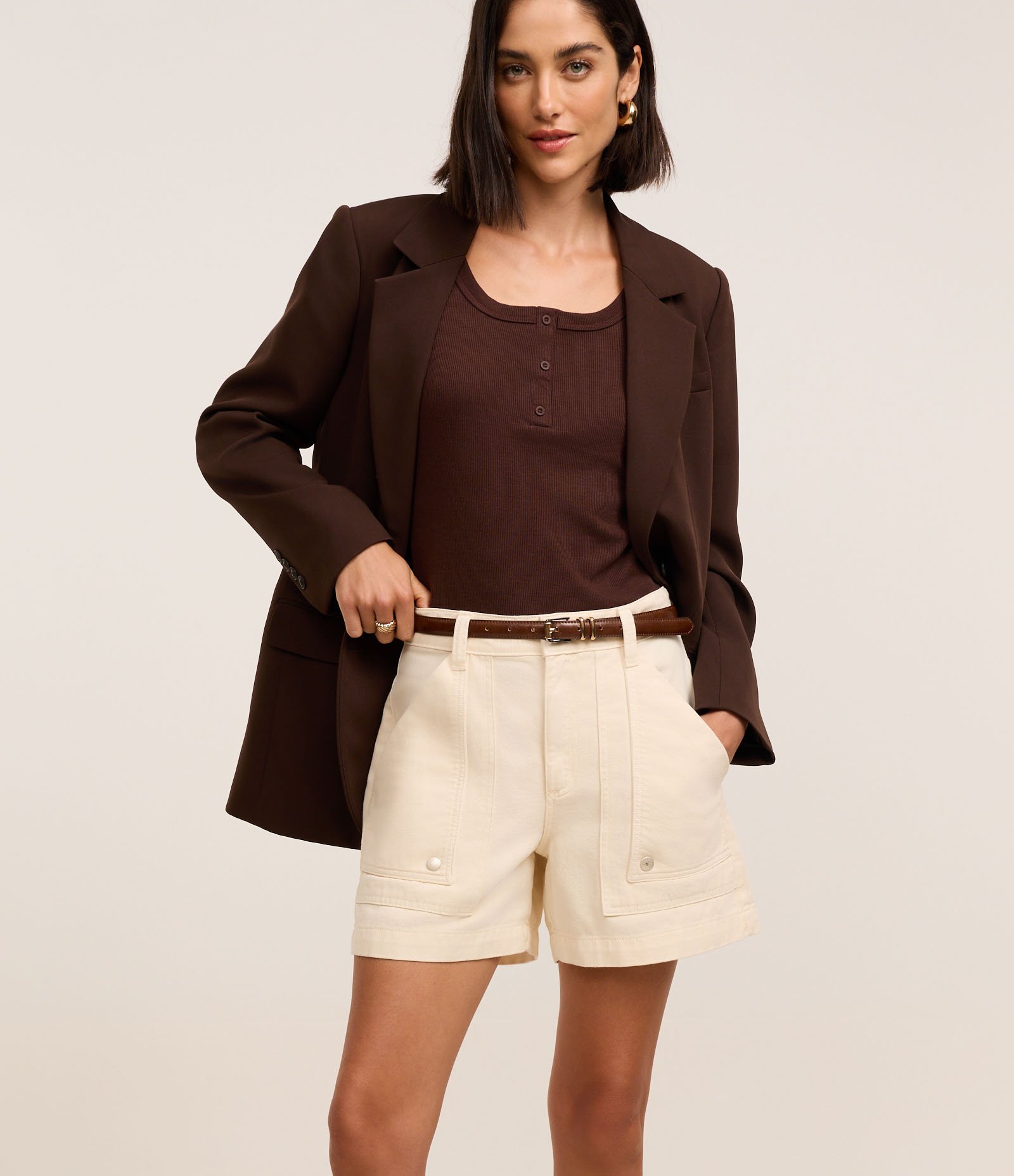 Short Mom em Sarja com Bolso Carpinteiro e Cintura Alta Bege 2