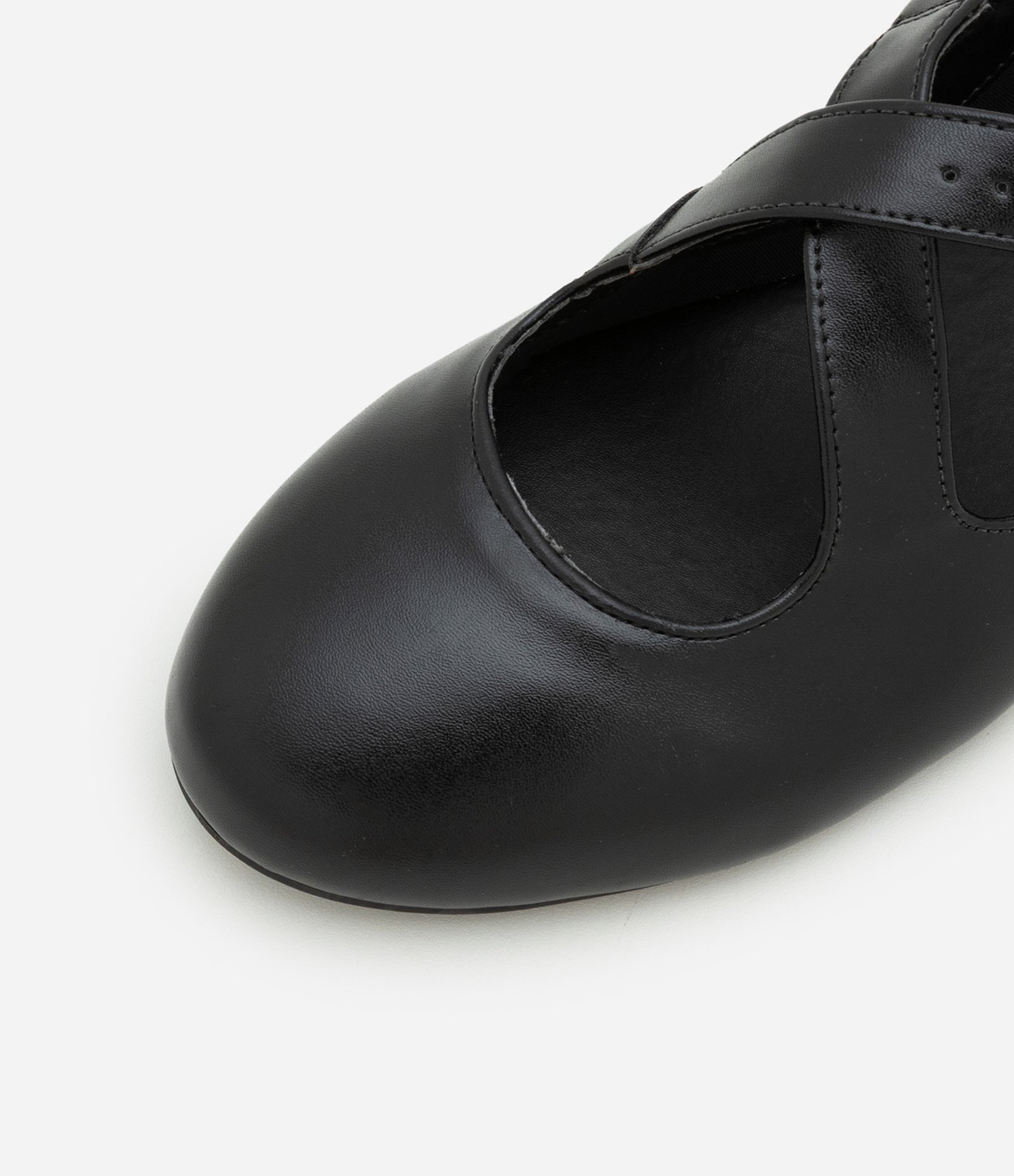 Sapatilha com Tiras Largas em X e Fivela Preto 4