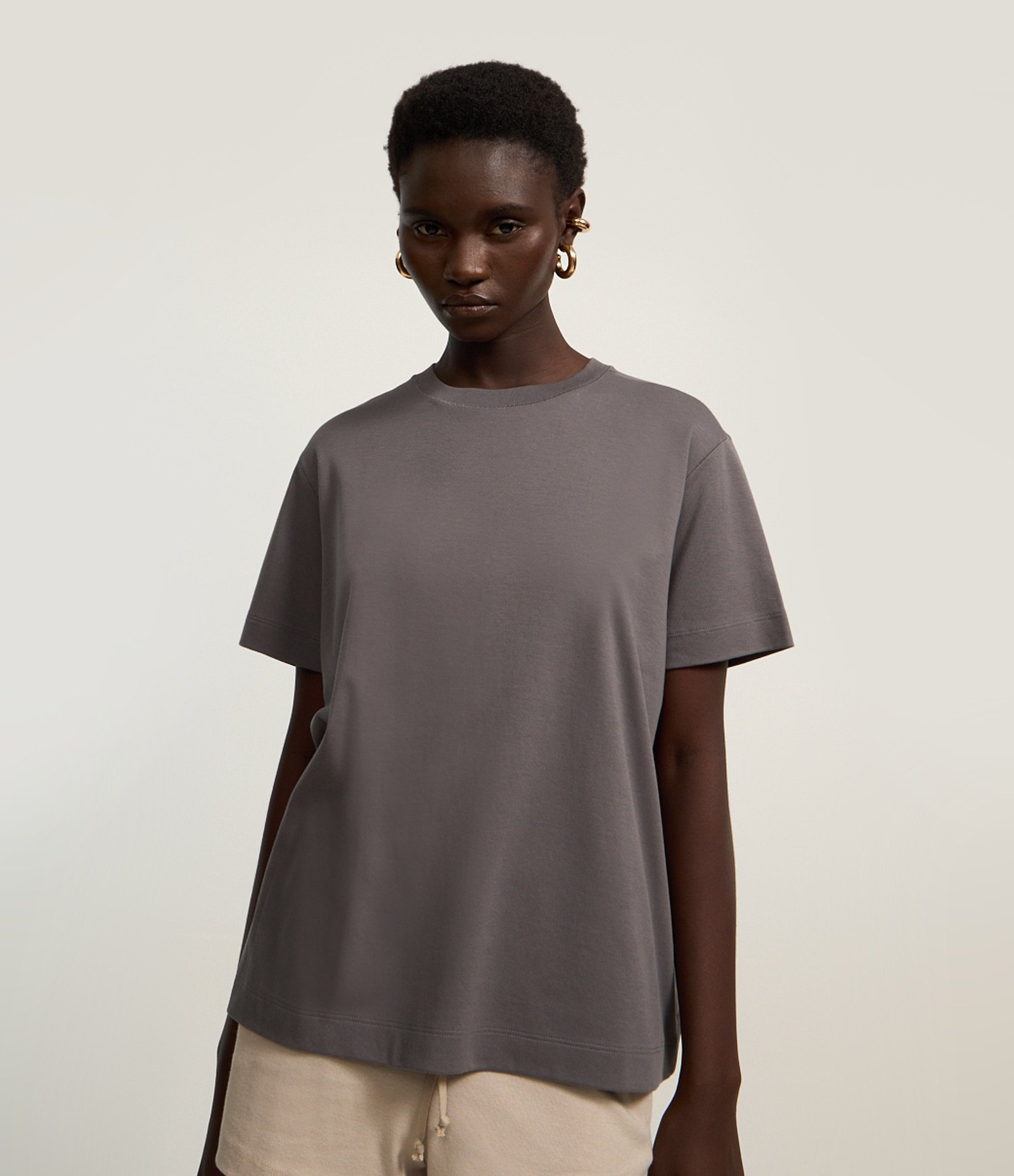 Camiseta Boxy em Algodão com Manga Curta Cinza 1