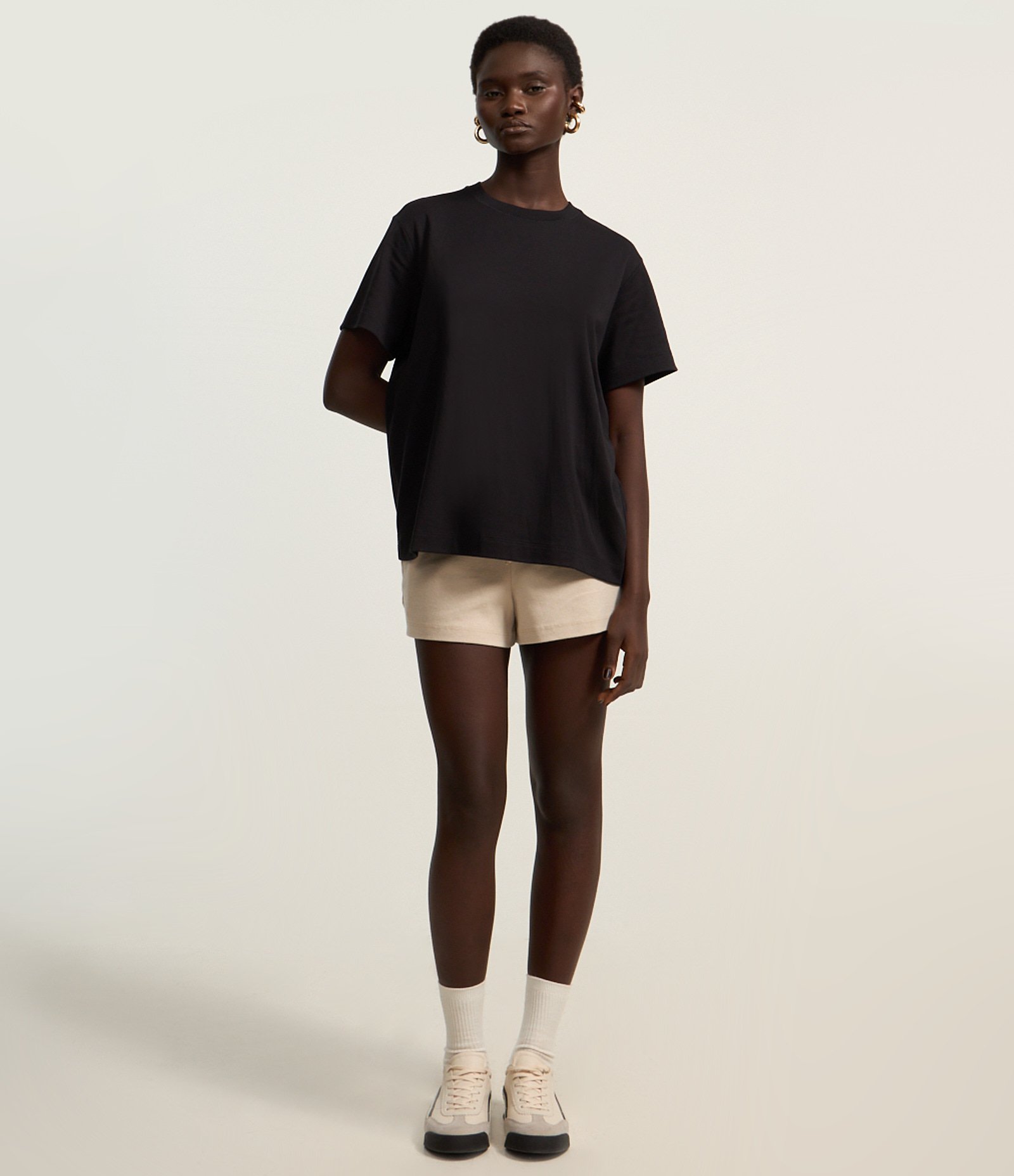 Camiseta Boxy em Algodão com Manga Curta Preto 2