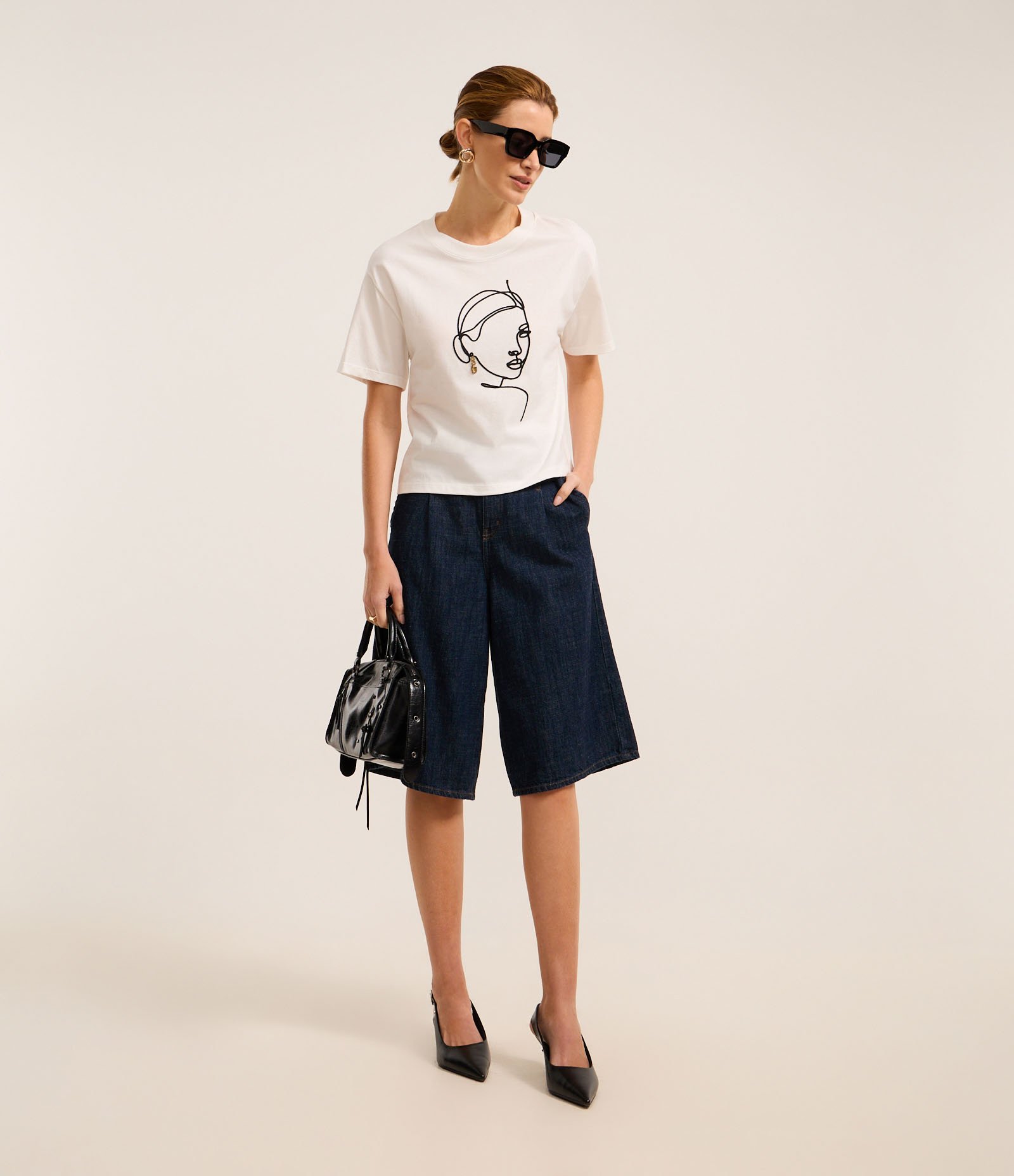 Blusa em Algodão com Bordado de Mulher com Brinco Branco Neve 2