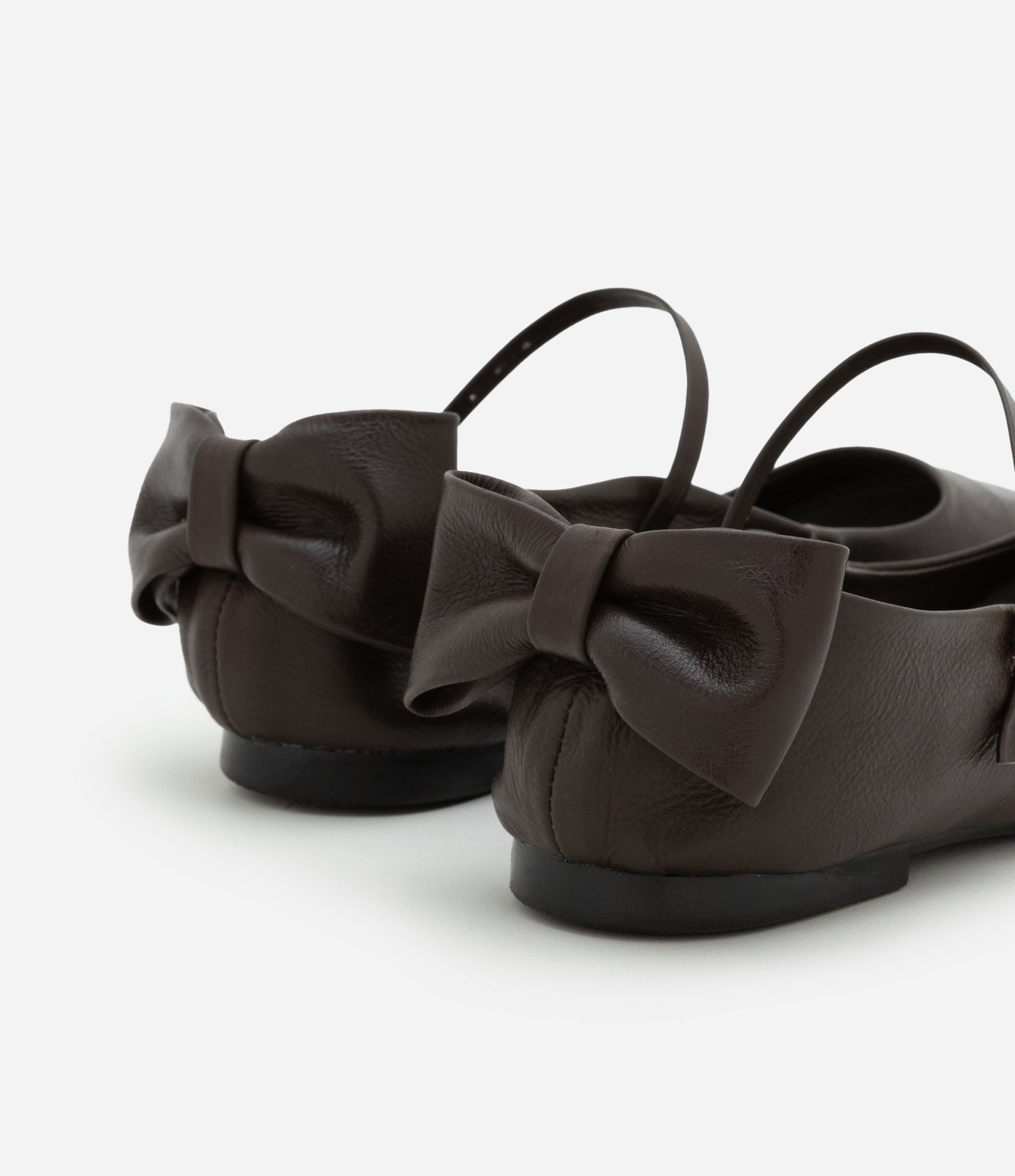 Sapatilha em Couro com Laço no Calcanhar 3