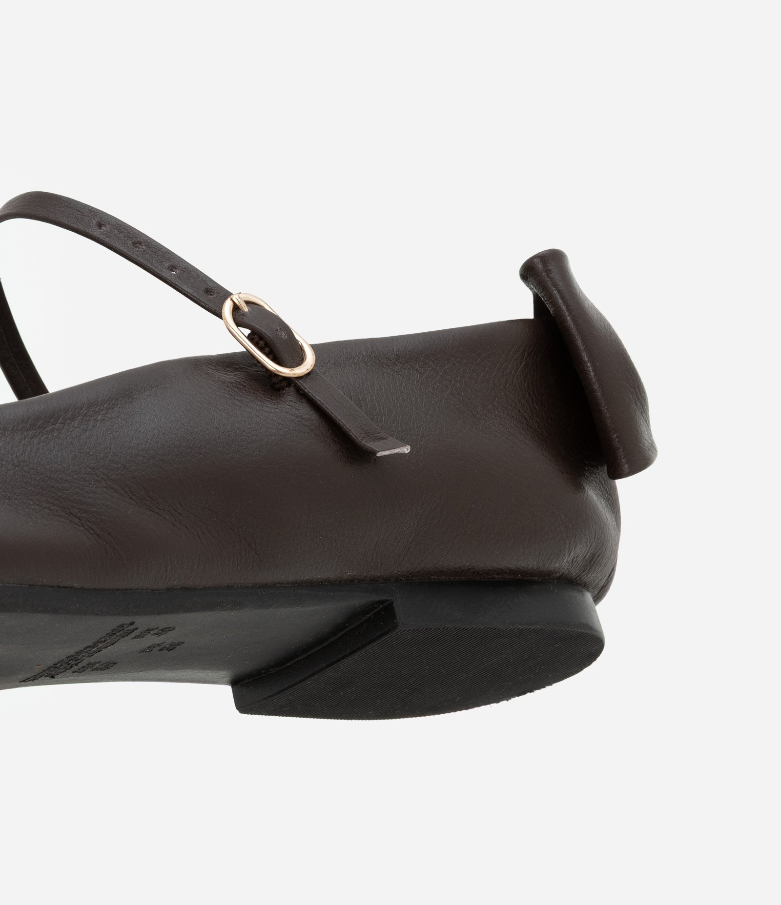 Sapatilha em Couro com Laço no Calcanhar 5