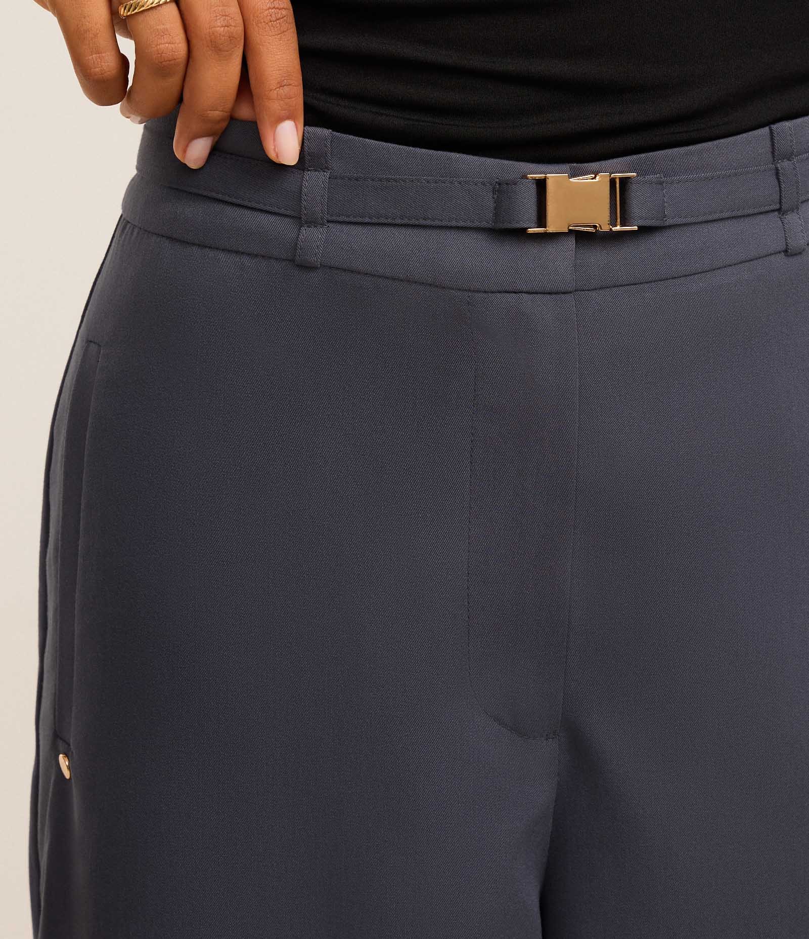 Calça Pantalona Alfaiataria com Cinto e Fivela de Metal Cinza 3