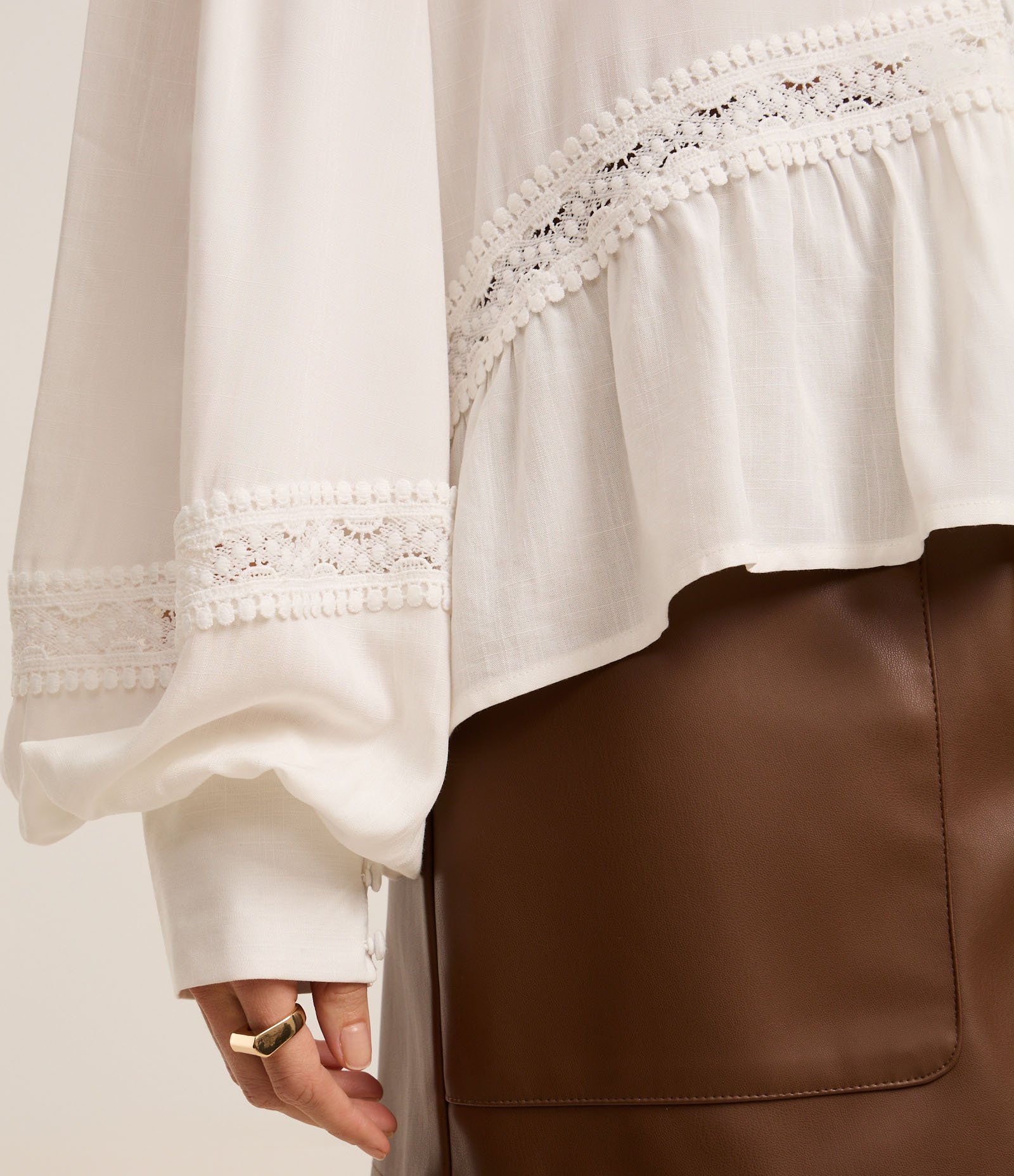 Camisa em Cambraia com Gola Padre e Rendas nos Recortes Branco 4