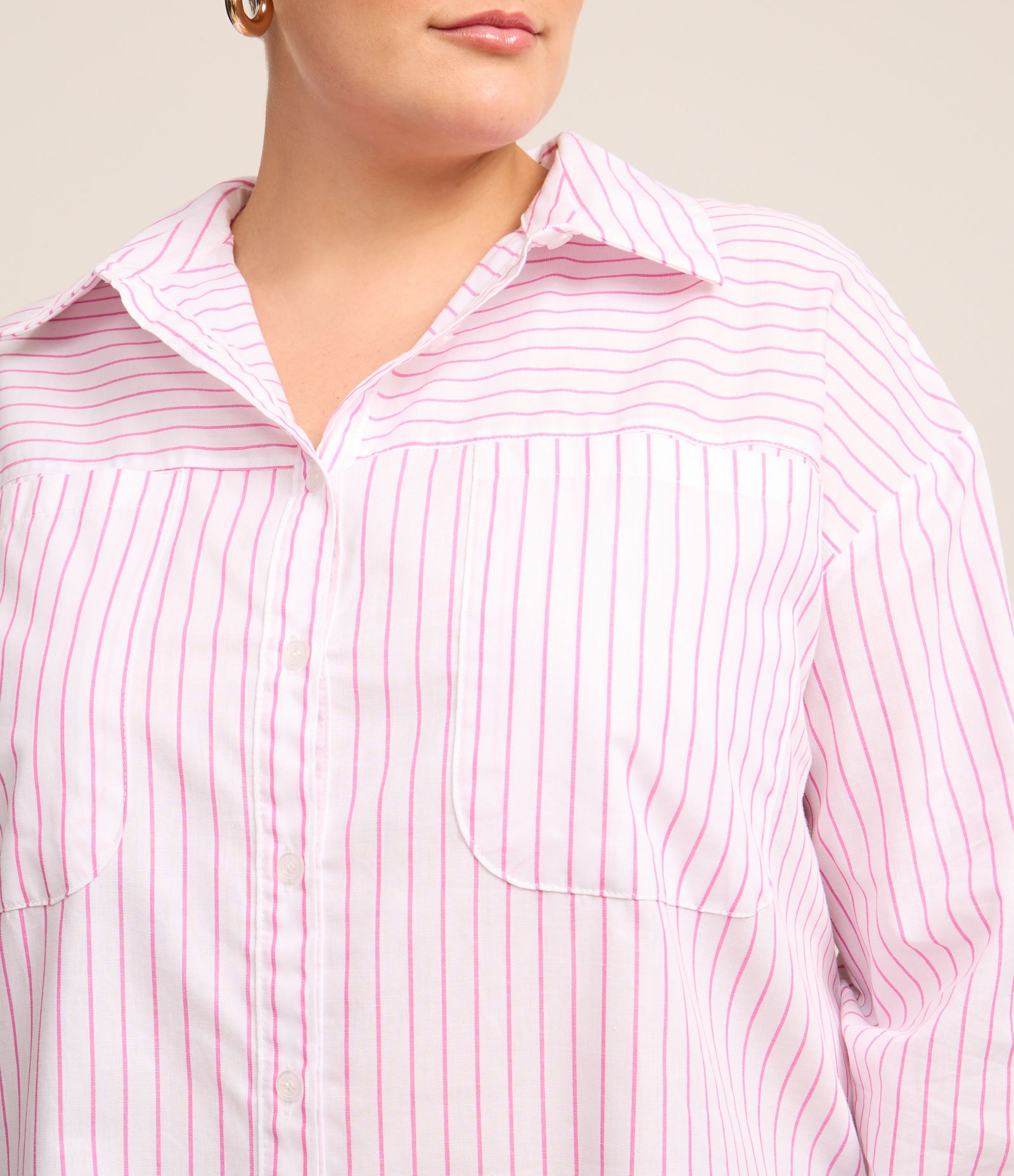 Camisa Listrada em Tricoline com Bolsos Curve & Plus Size Branco/Rosa 2