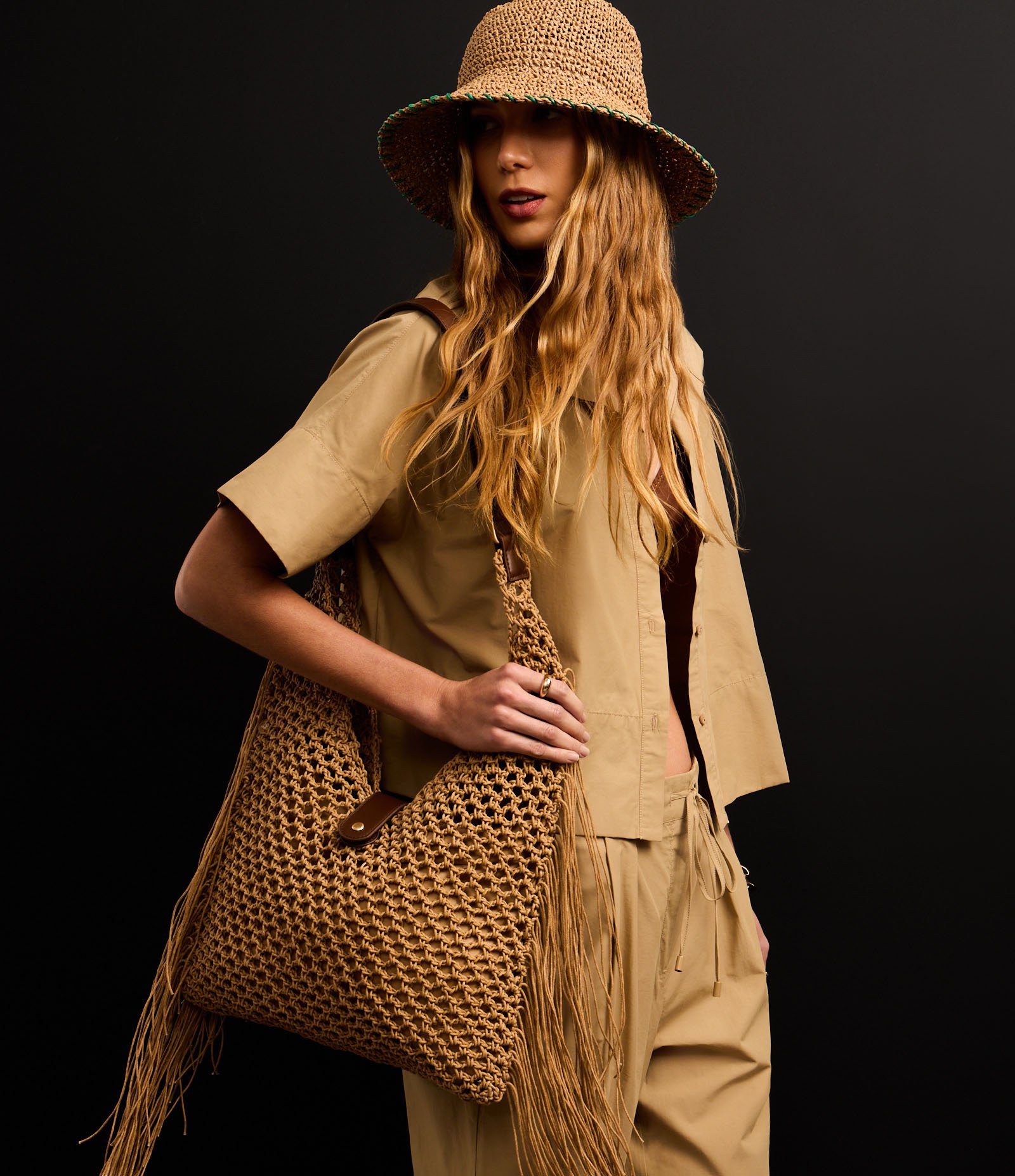 Calça Reta em Tricoline Alfaiatada Boho com Elástico no Cós Marrom 6