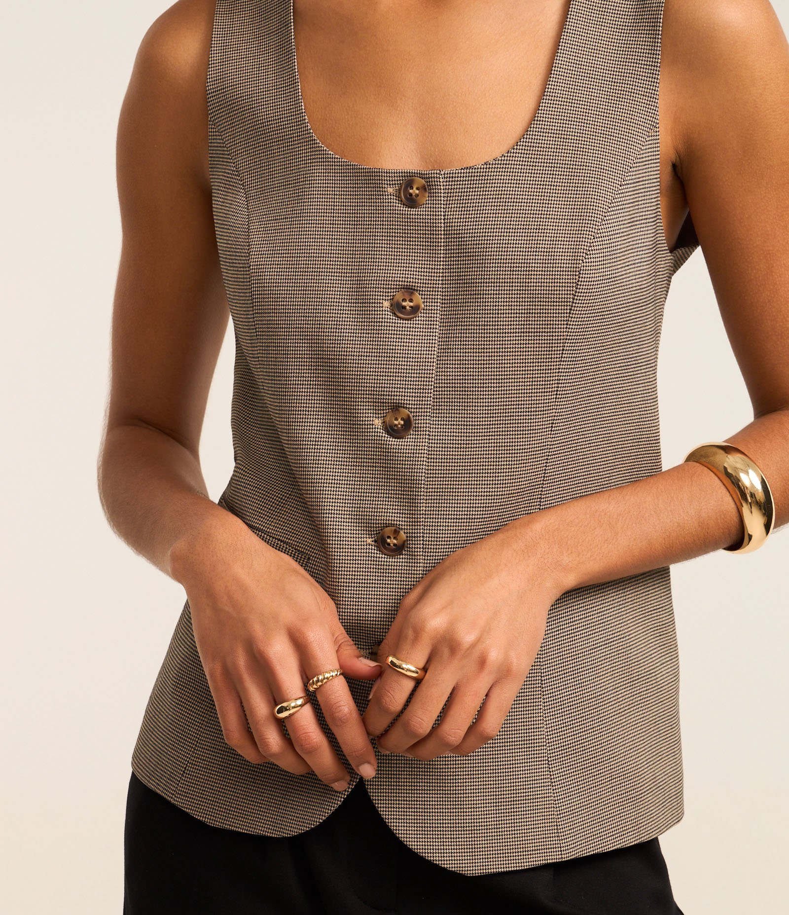 Colete Alfaiatado com Decote Quadrado e Estampa Pied de Poule Cinza 4