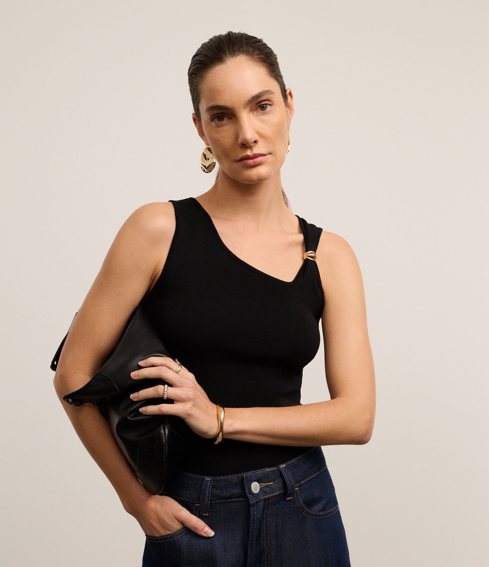 Blusa Canelado em Tricô com Detalhe Metalizado na Alça Preto 1