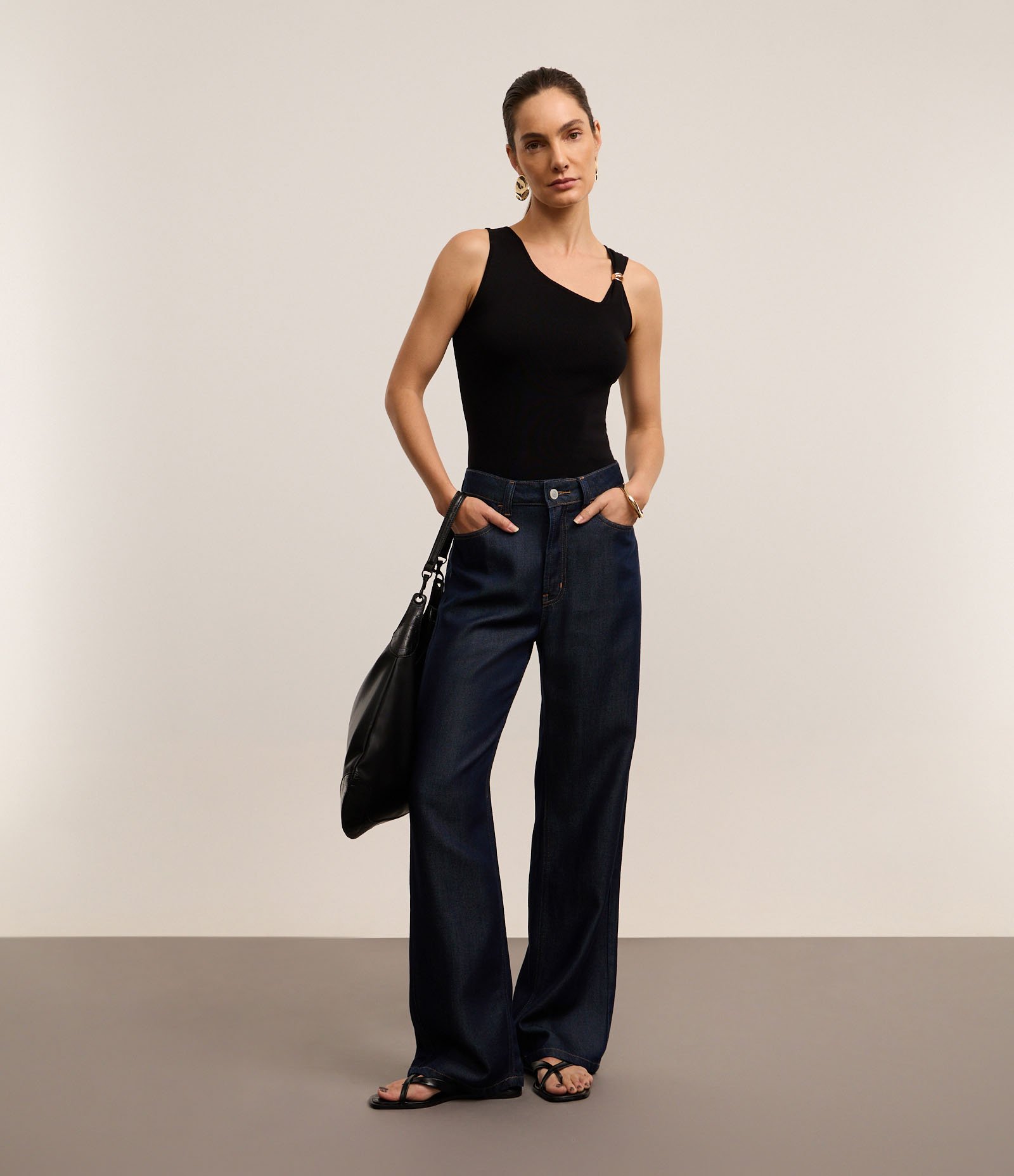 Blusa Canelado em Tricô com Detalhe Metalizado na Alça Preto 2