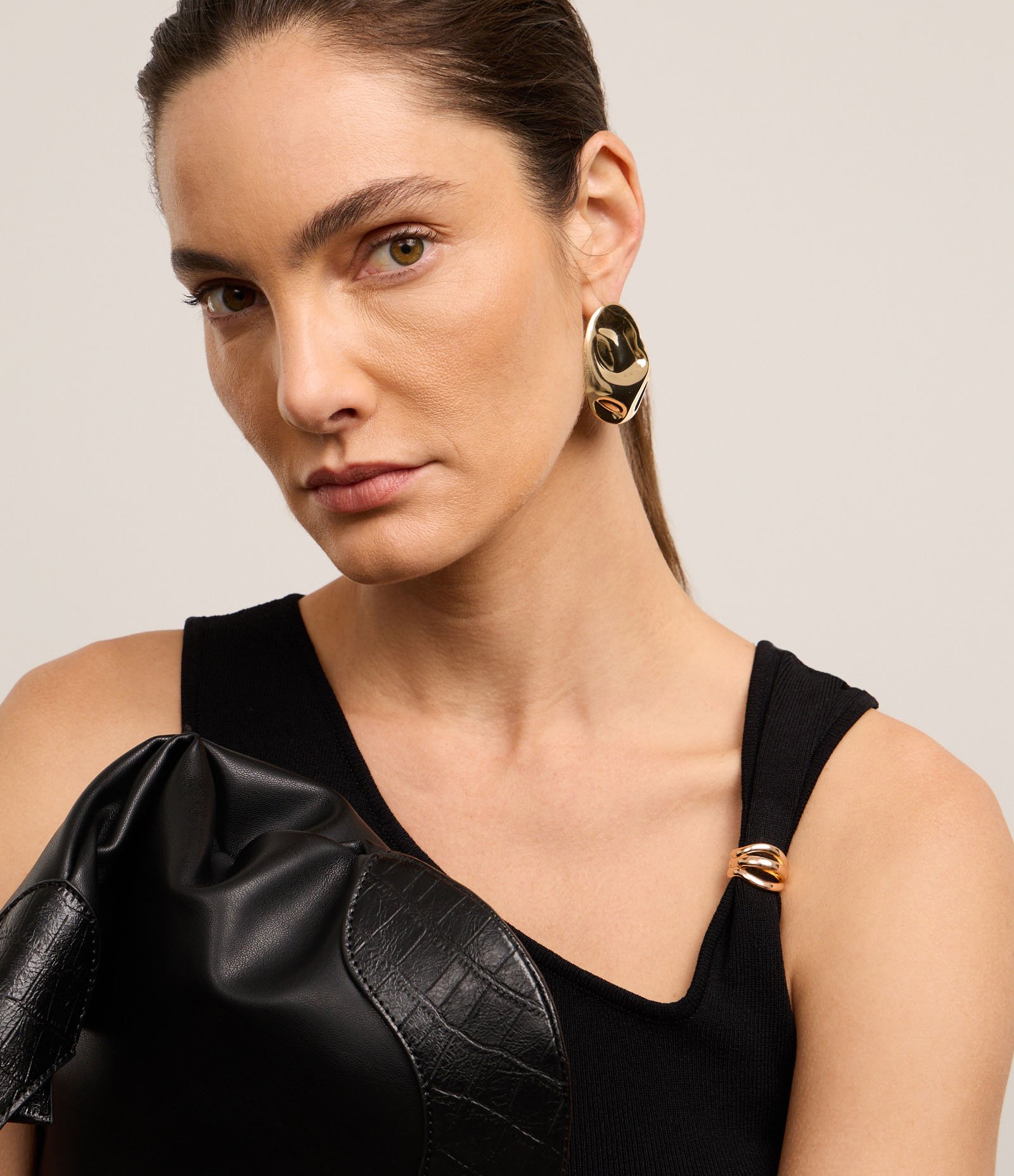 Blusa Canelado em Tricô com Detalhe Metalizado na Alça Preto 3