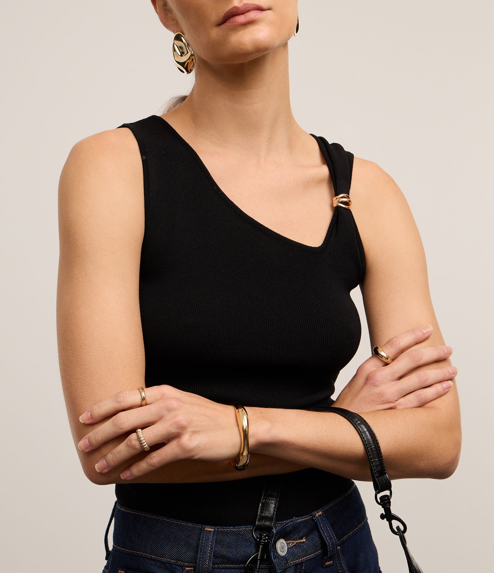 Blusa Canelado em Tricô com Detalhe Metalizado na Alça Preto 4