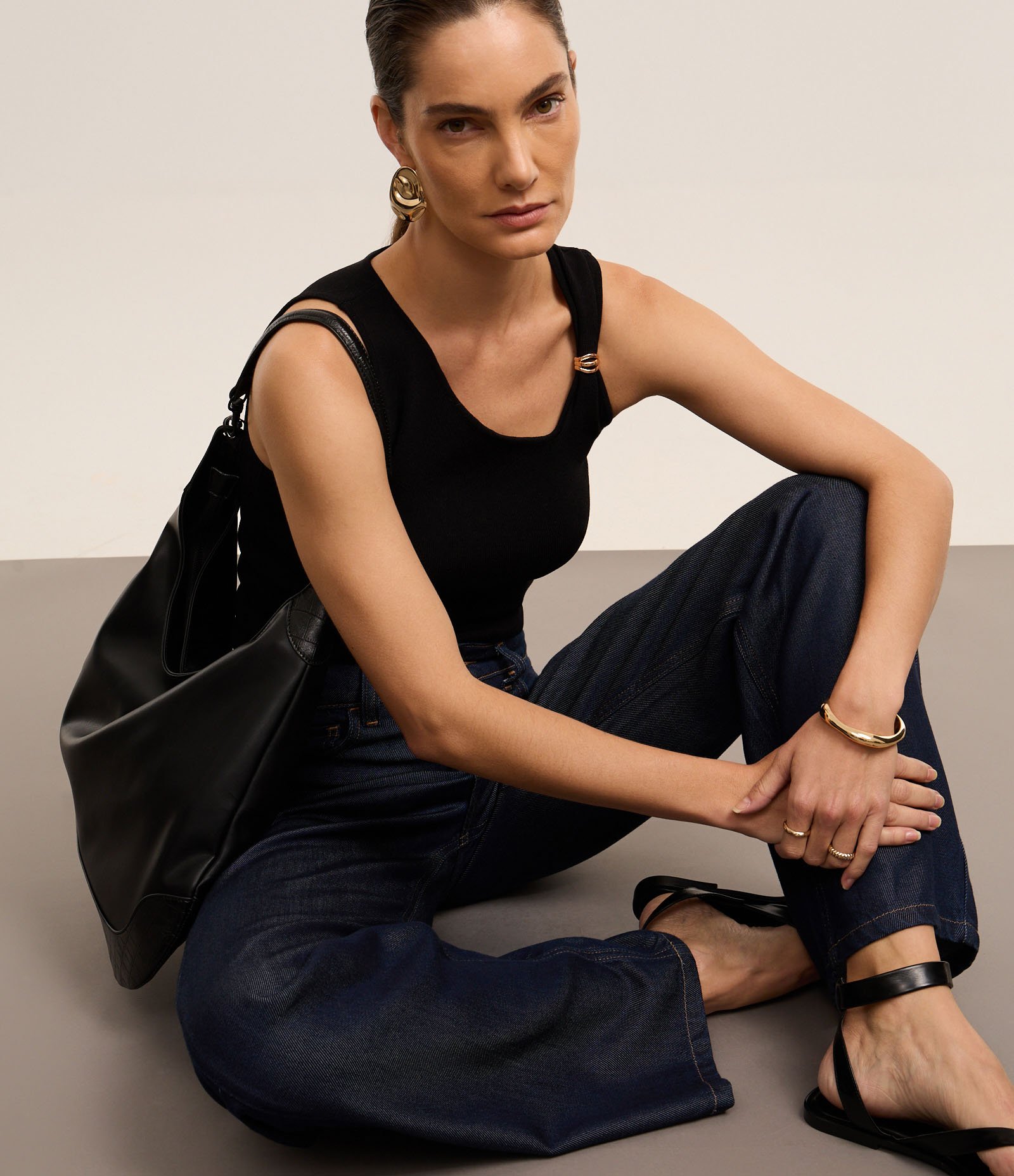 Blusa Canelado em Tricô com Detalhe Metalizado na Alça Preto 5