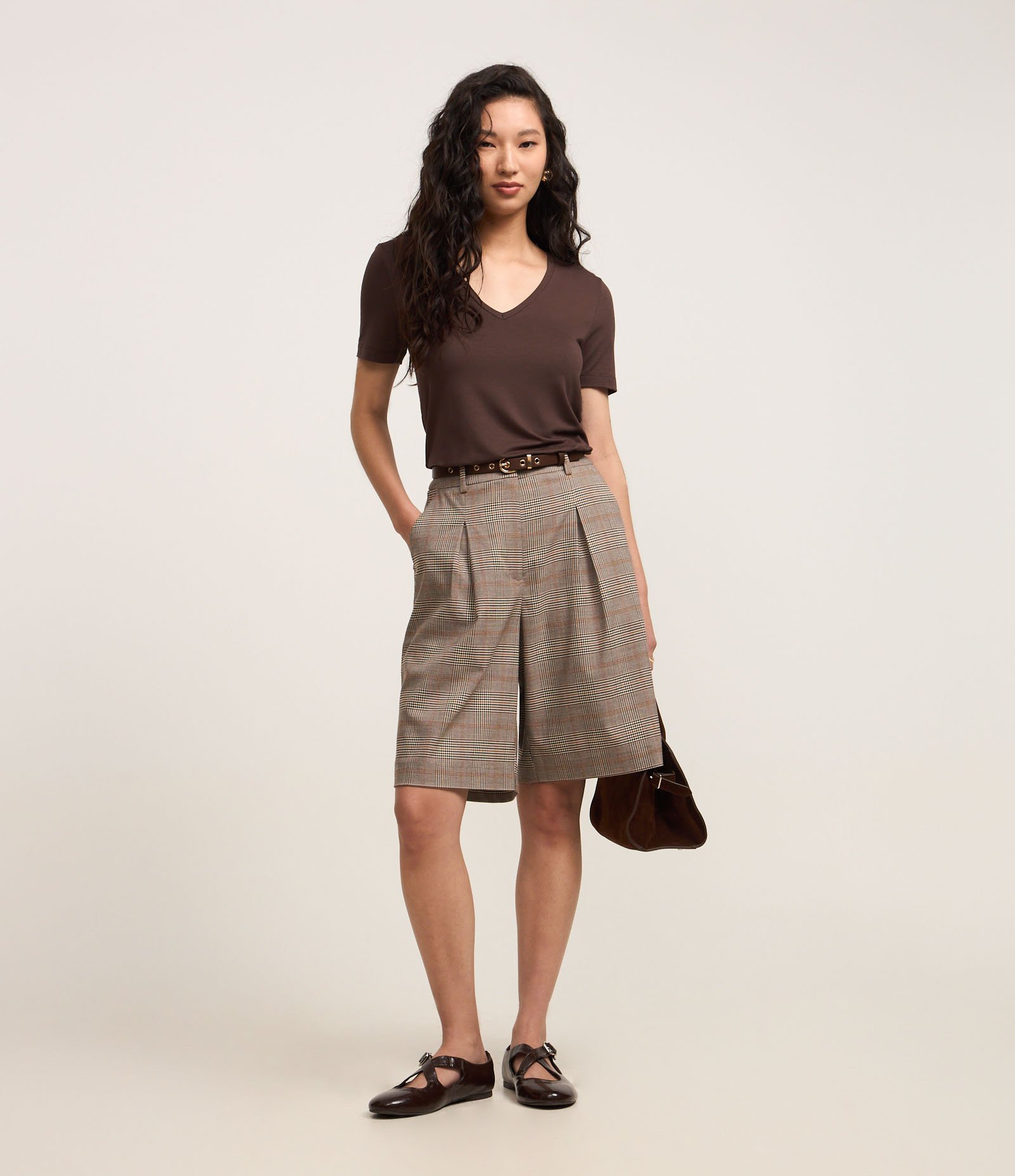 Blusa Básica em Viscose com Decote V Marrom 2