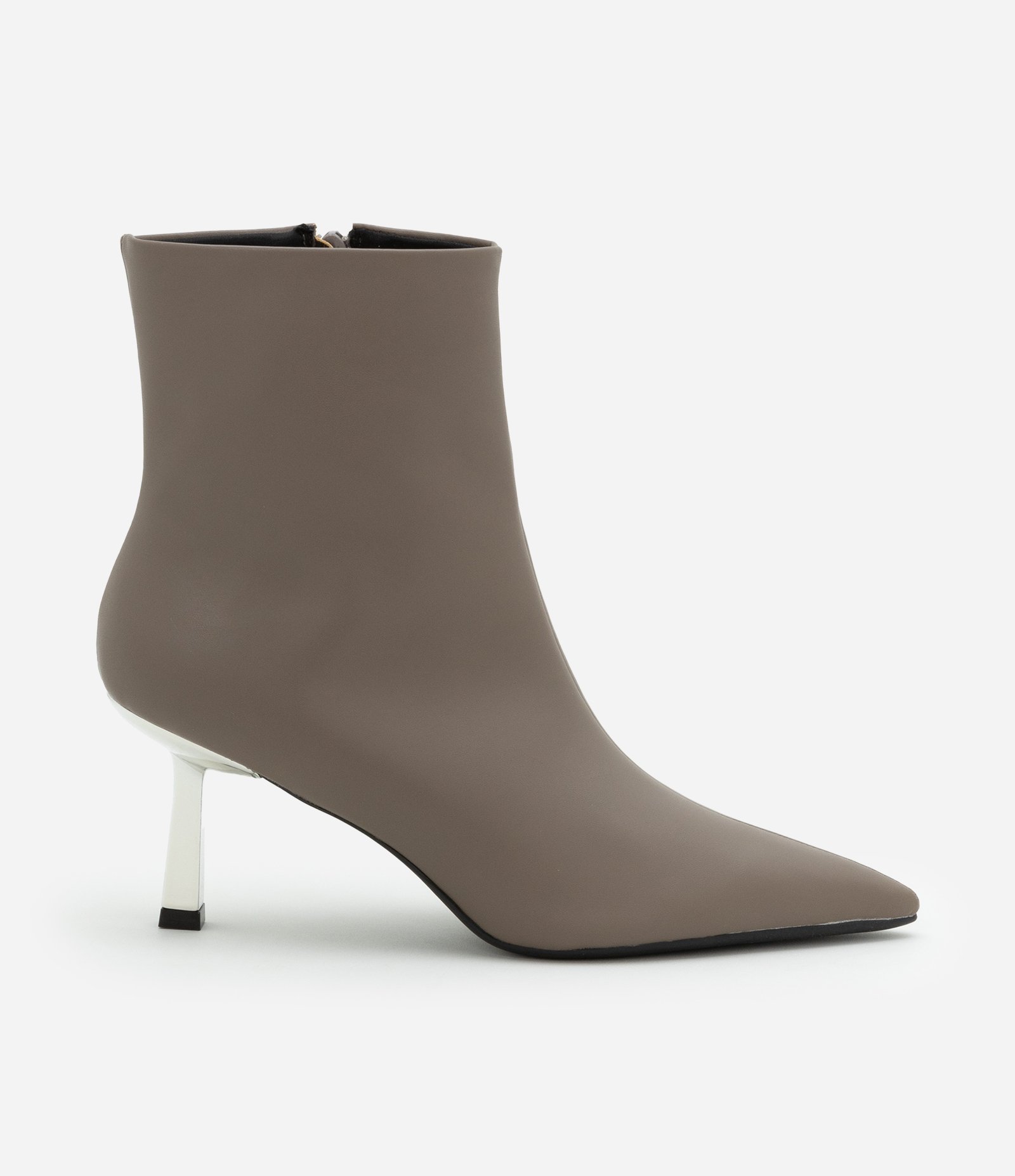 Bota Cano Baixo com Salto Fino Cromado Marrom 1