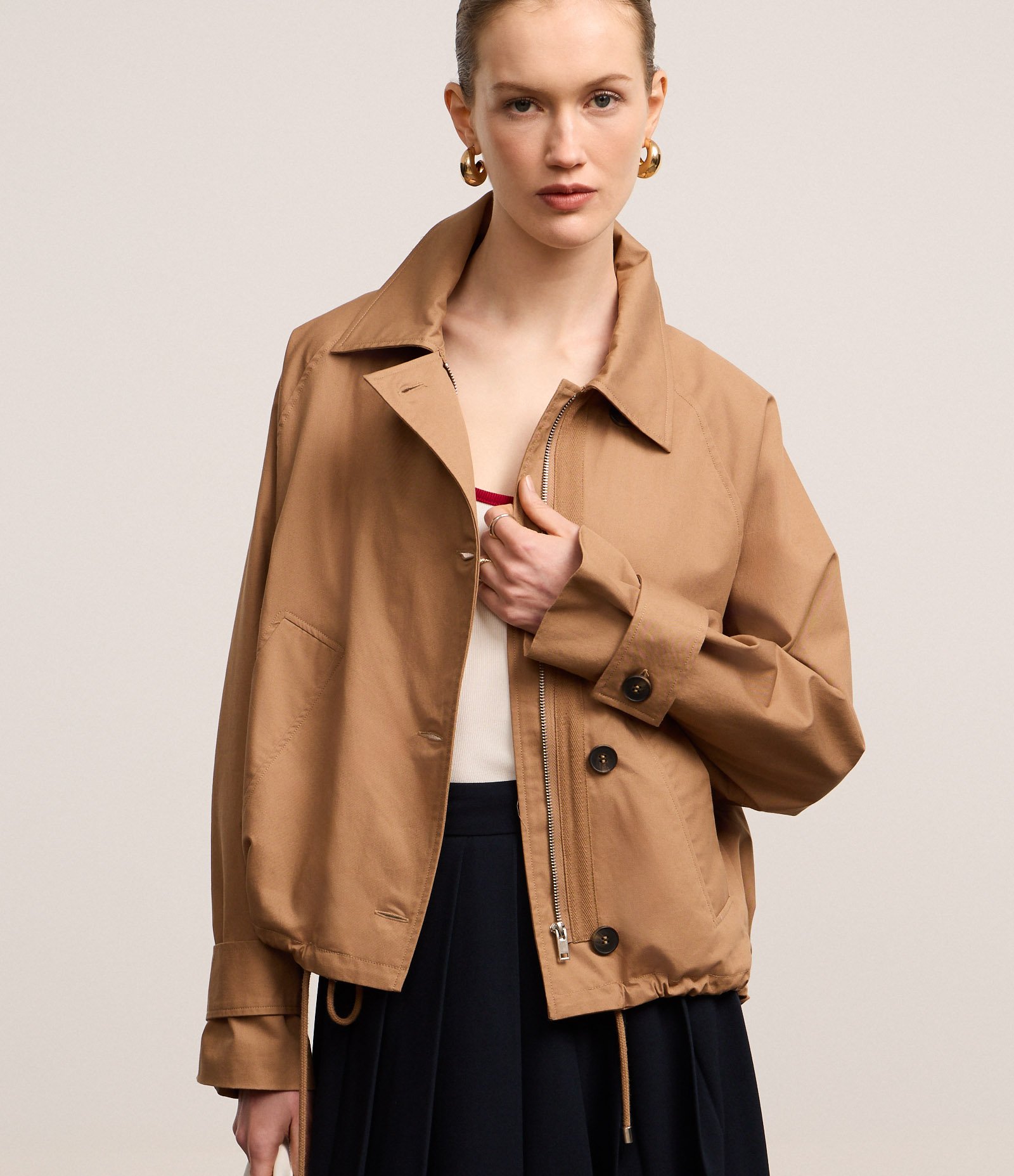 Jaqueta em Gabardine com Corte de Trench Coat Marrom 1
