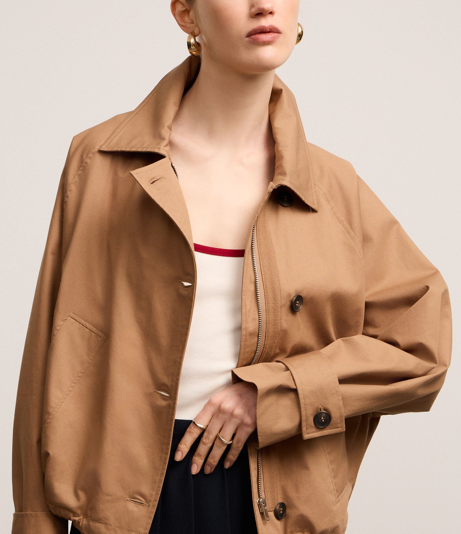 Jaqueta em Gabardine com Corte de Trench Coat Marrom 3