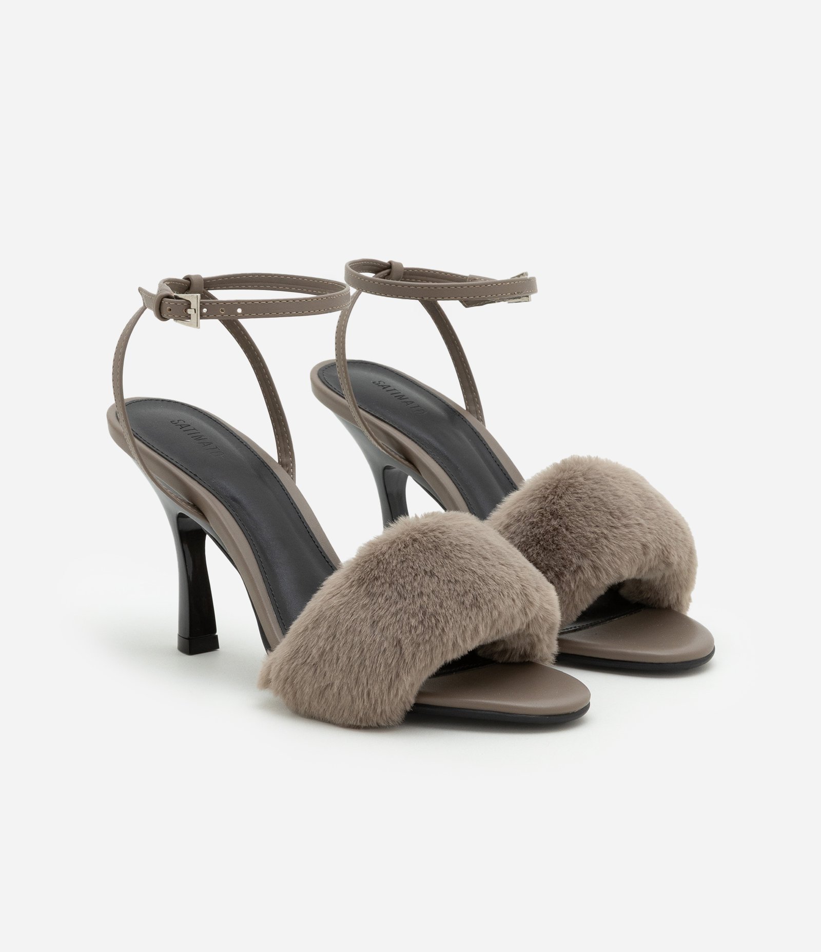 Sandália em PU com Pelo Fake e Salto Fino Diferenciado Marrom Acinzentado 3