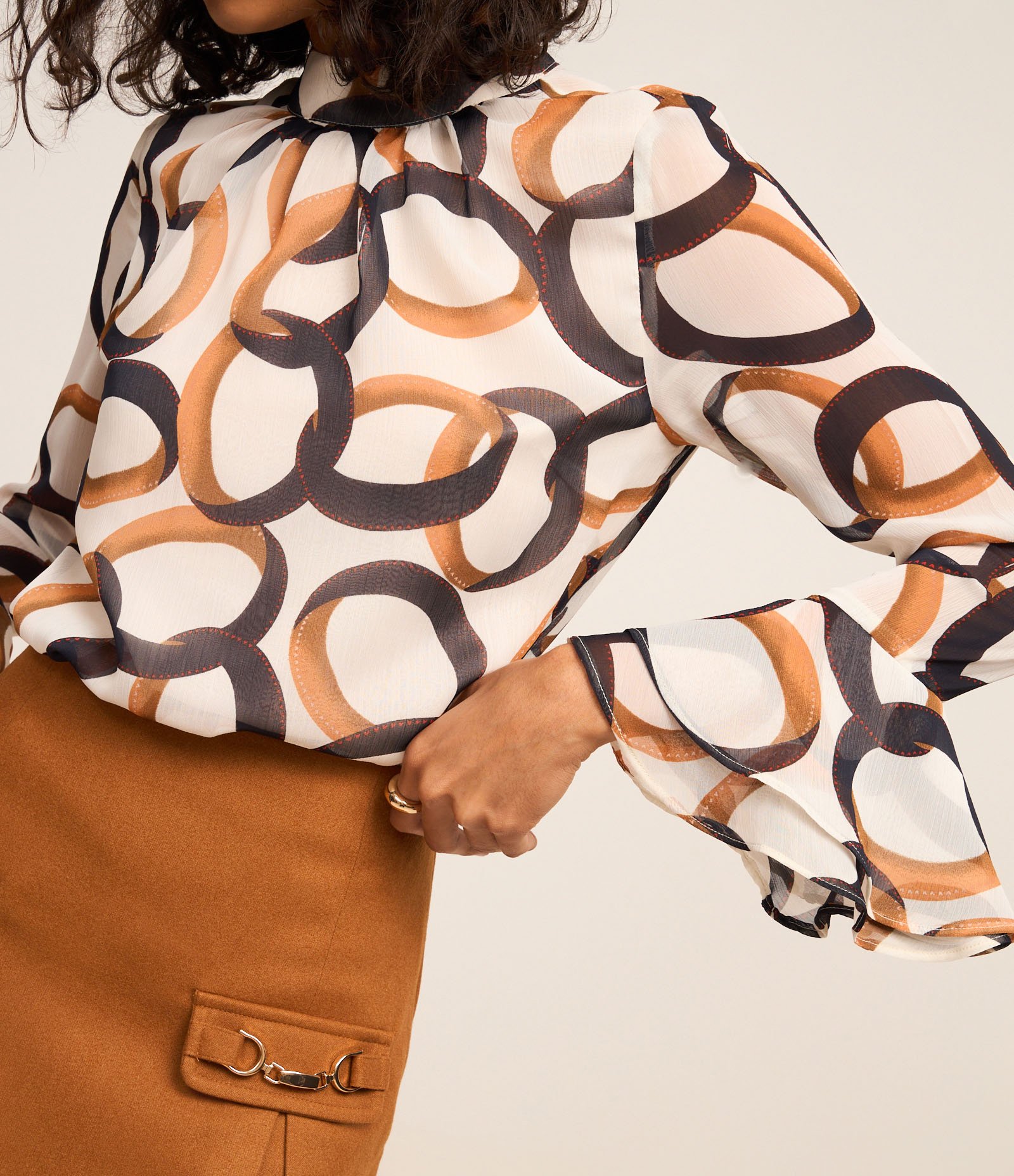 Blusa em Chiffon com Manga Sino e Estampa Anéis Off White/Laranja/Marrom 4
