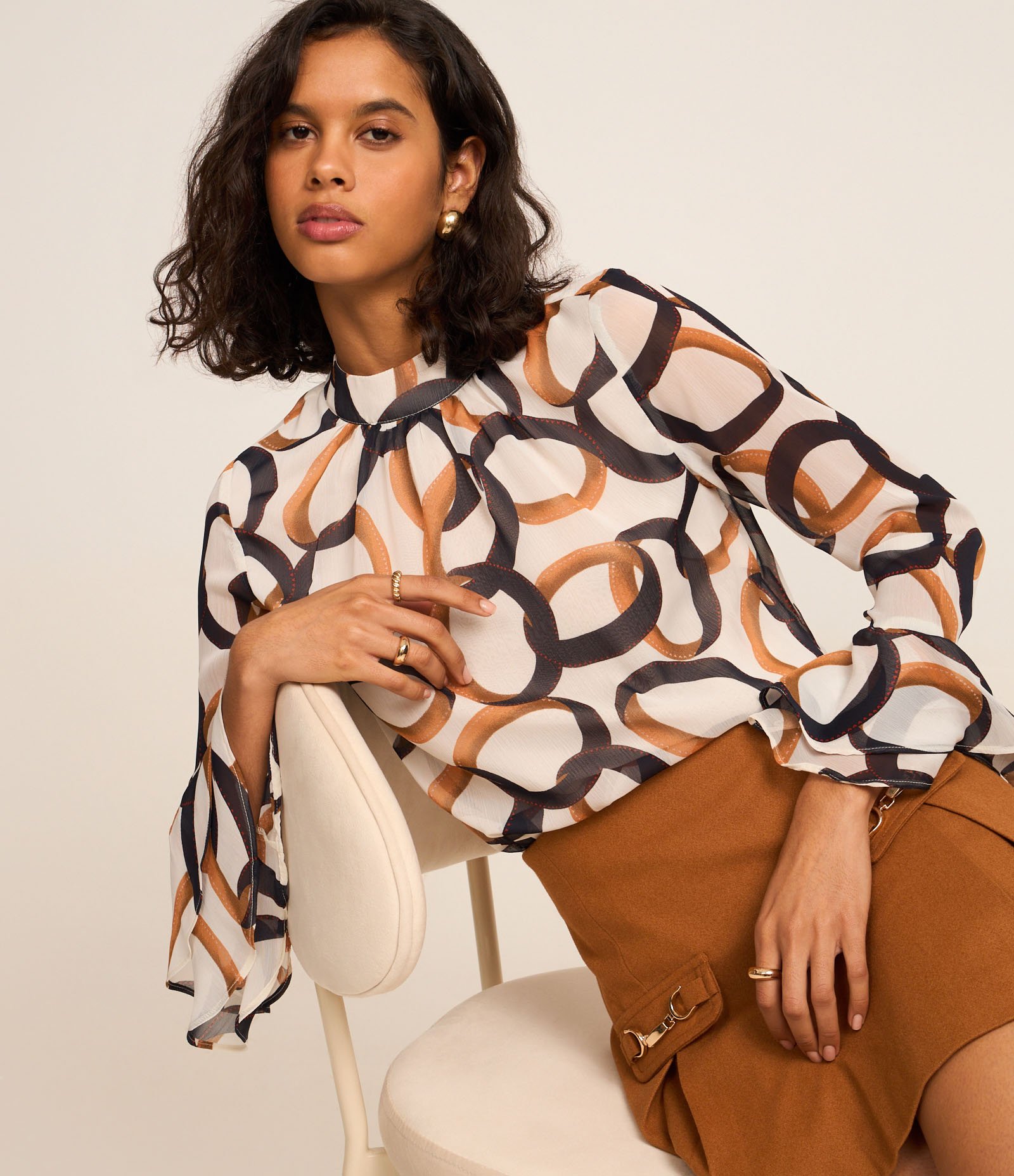 Blusa em Chiffon com Manga Sino e Estampa Anéis Off White/Laranja/Marrom 5