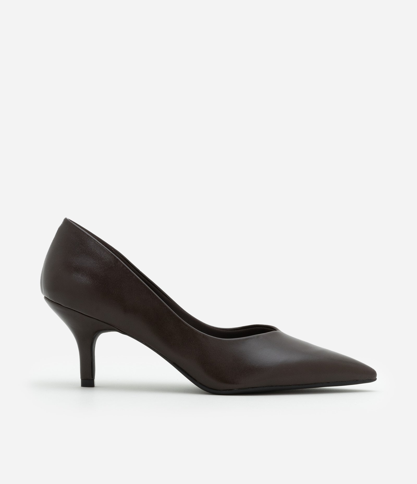 Sapato Scarpin em PU com Salto Médio Marrom 2