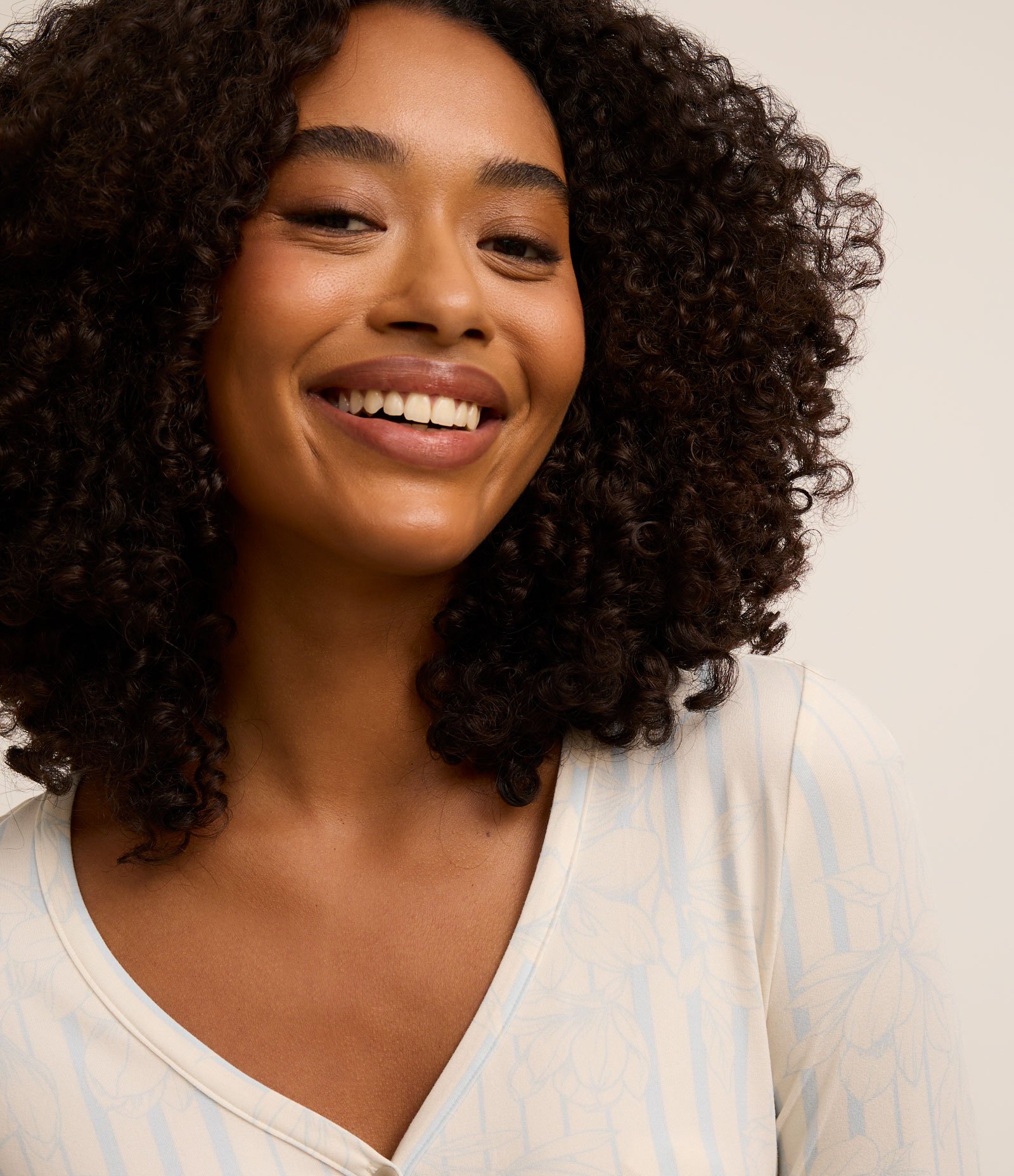 Pijama Longo em Peach Touch com Estampa Floral e Botões Off White 2