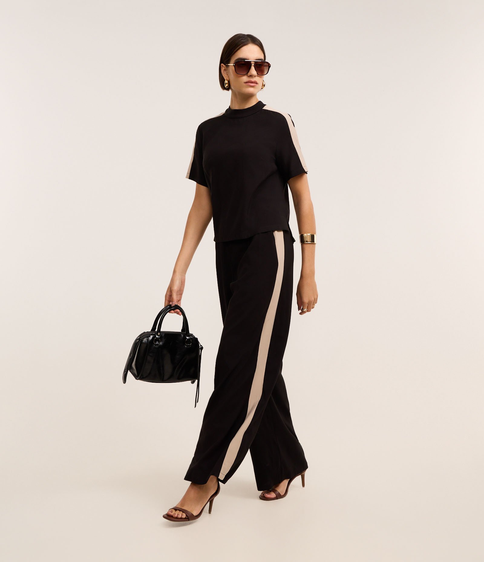 Calça Reta em Viscose com Amarração e Lateral Contrastante Preto 1