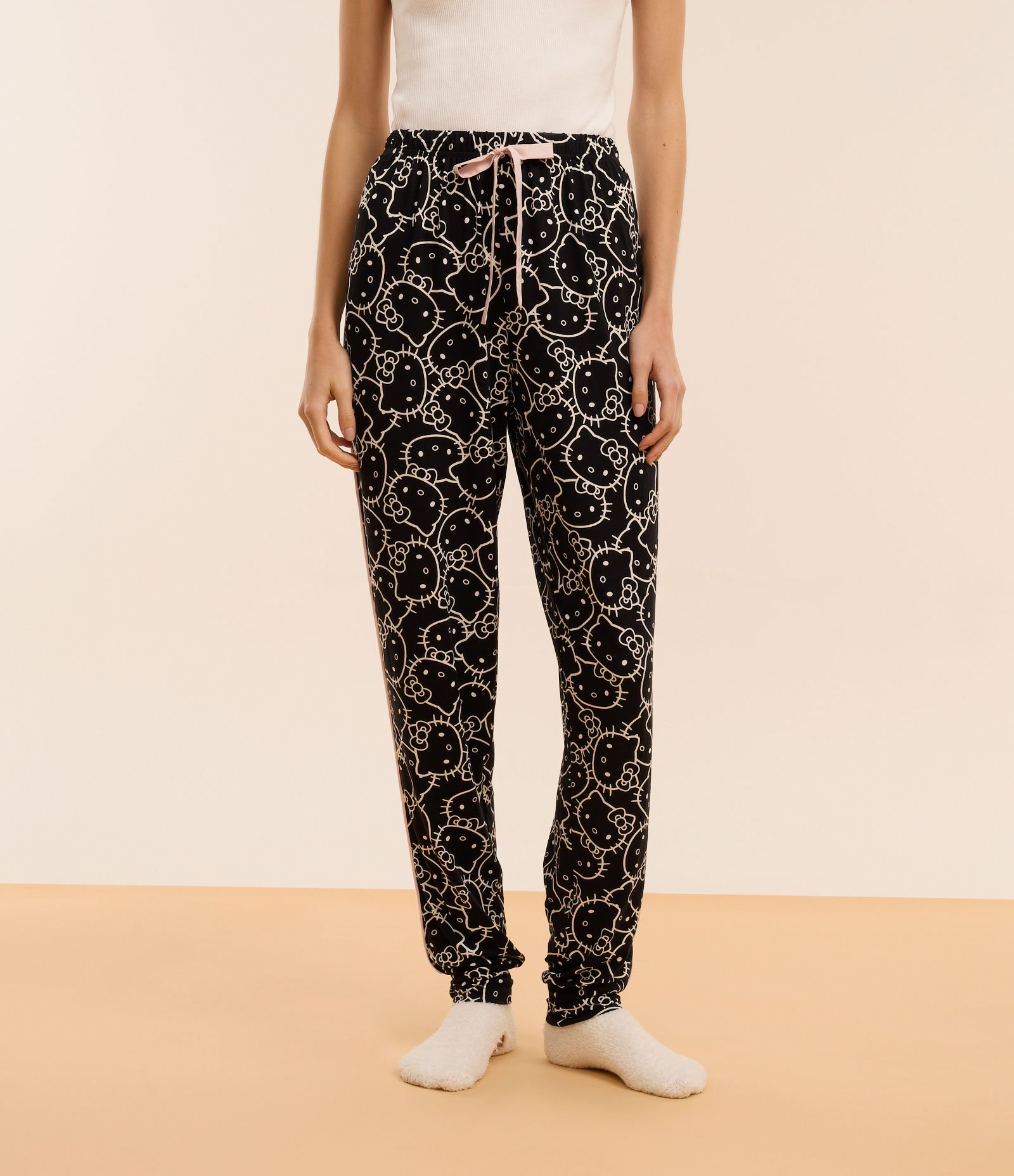 Calça de Pijama em Fio Reciclado com Estampa Hello Kitty Branco/Preto 2