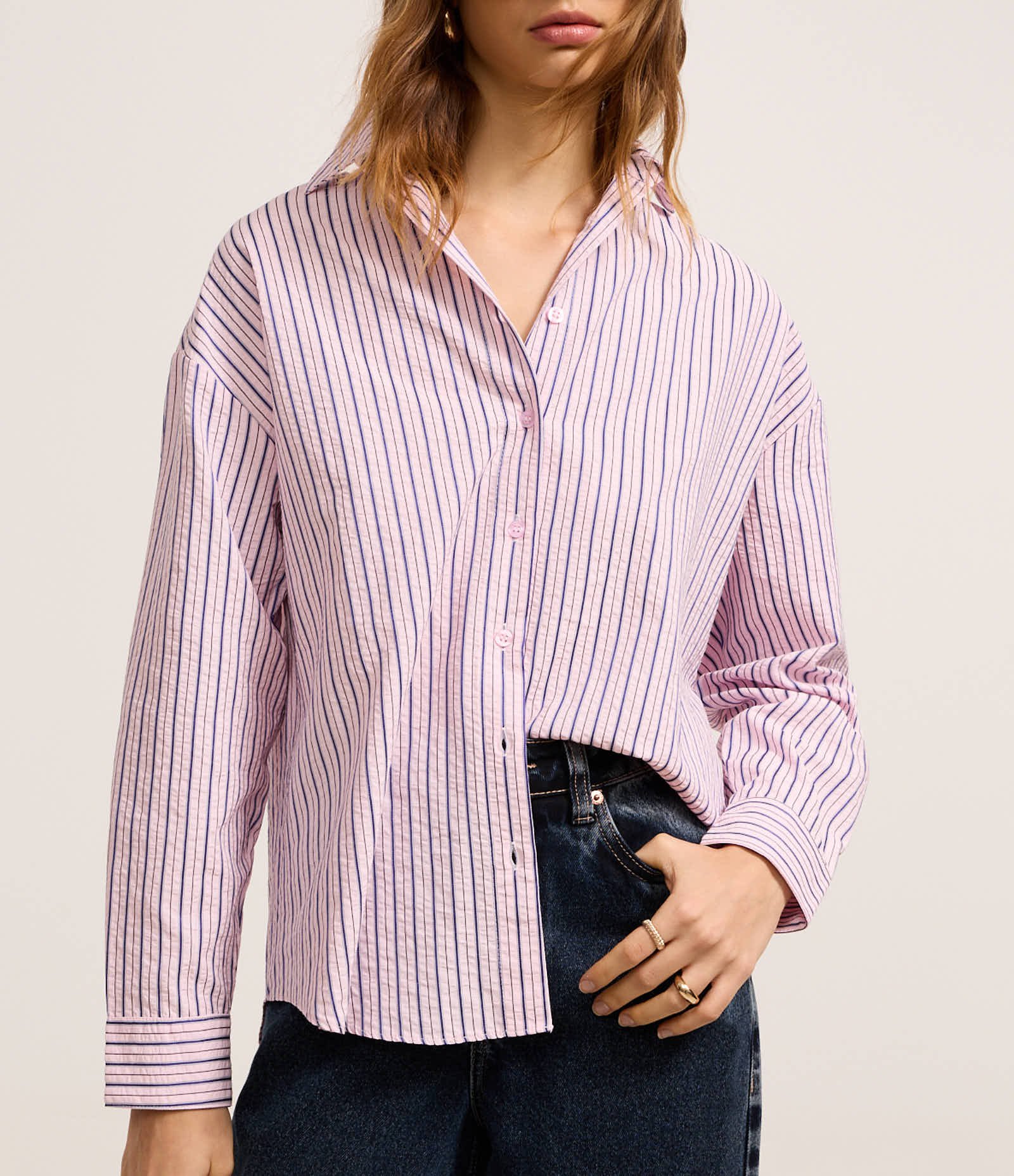 Camisa Oversized em Anarruga Listrada com Fio Tinto Rosa 4