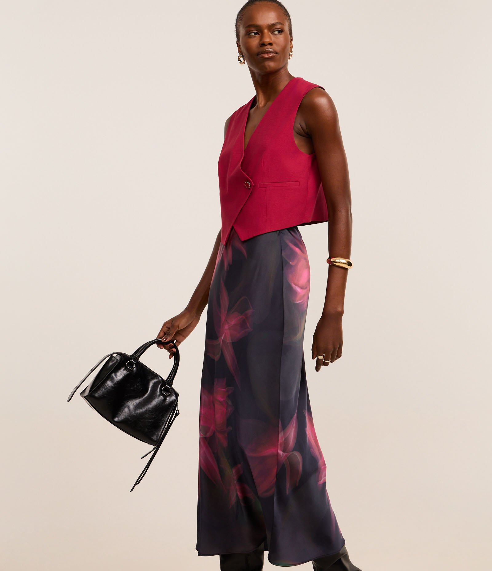 Saia Evasê Midi Acetinada com Estampa Floral Blur Preto/Vermelho 2