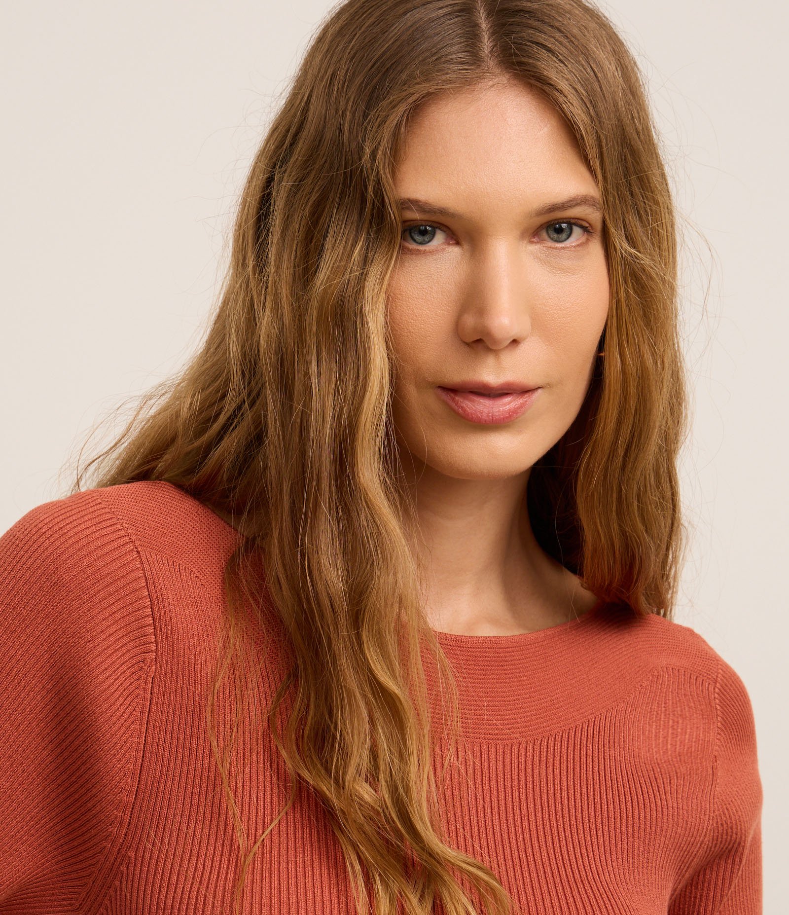 Blusa Canelada em Tricô com Decote Canoa Laranja 4