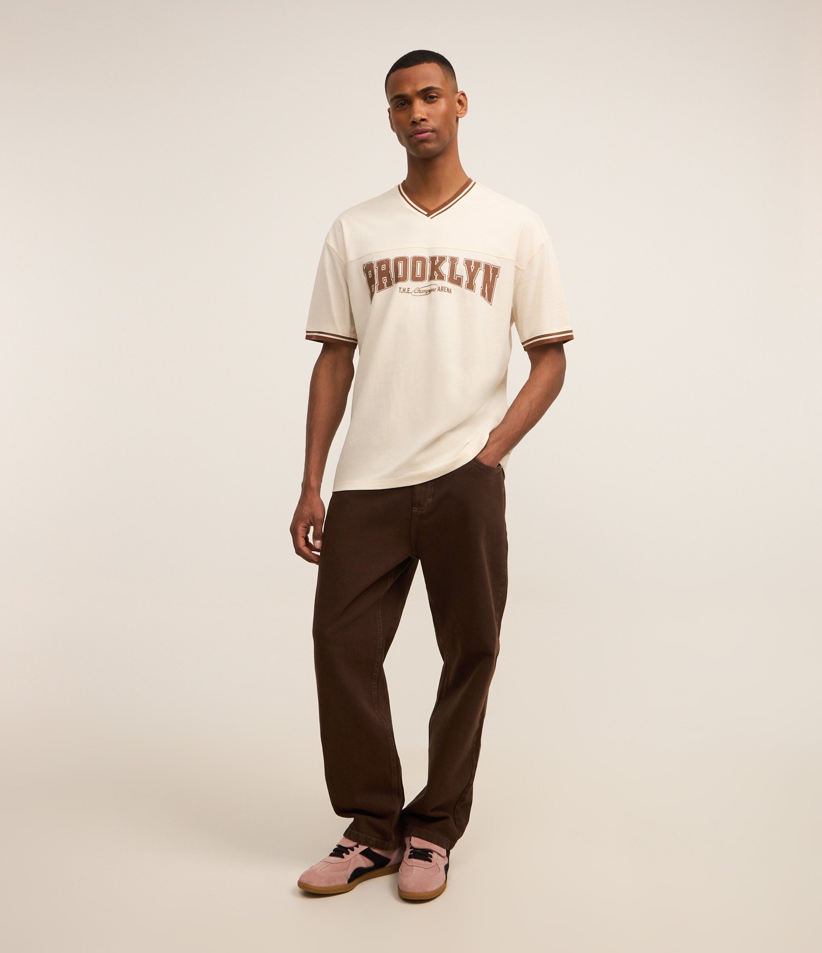 Calça Baggy em Sarja com Bolsos Marrom 2