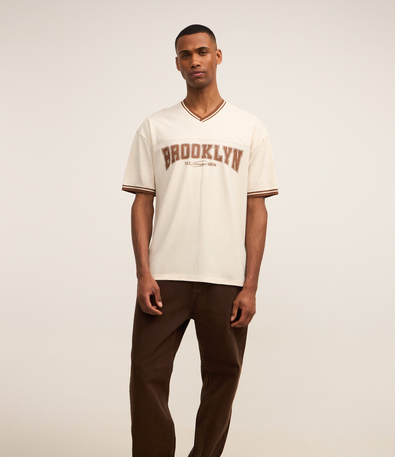 Calça Baggy em Sarja com Bolsos Marrom 3