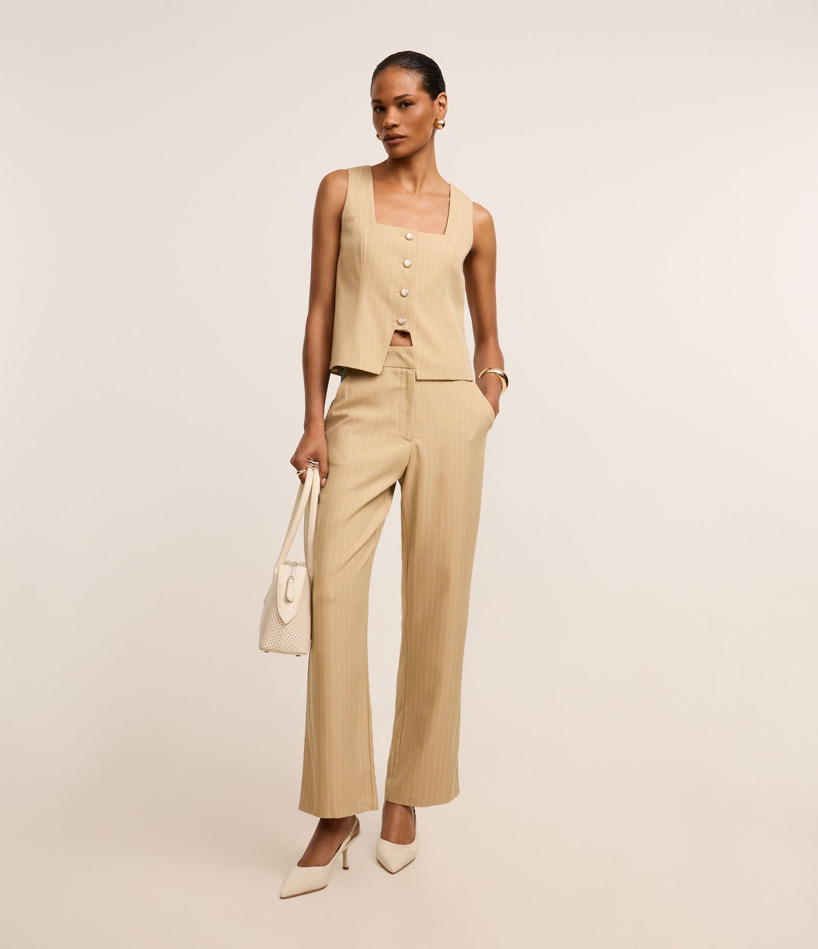 Calça Reta Alfaiatada com Riscas de Giz e Contraste Lateral Bege 1