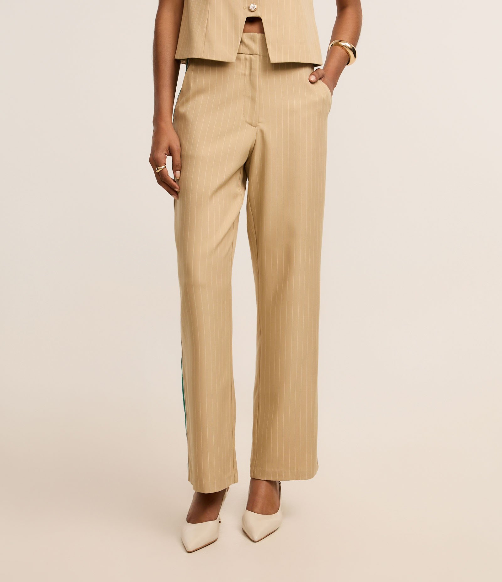 Calça Reta Alfaiatada com Riscas de Giz e Contraste Lateral Bege 3