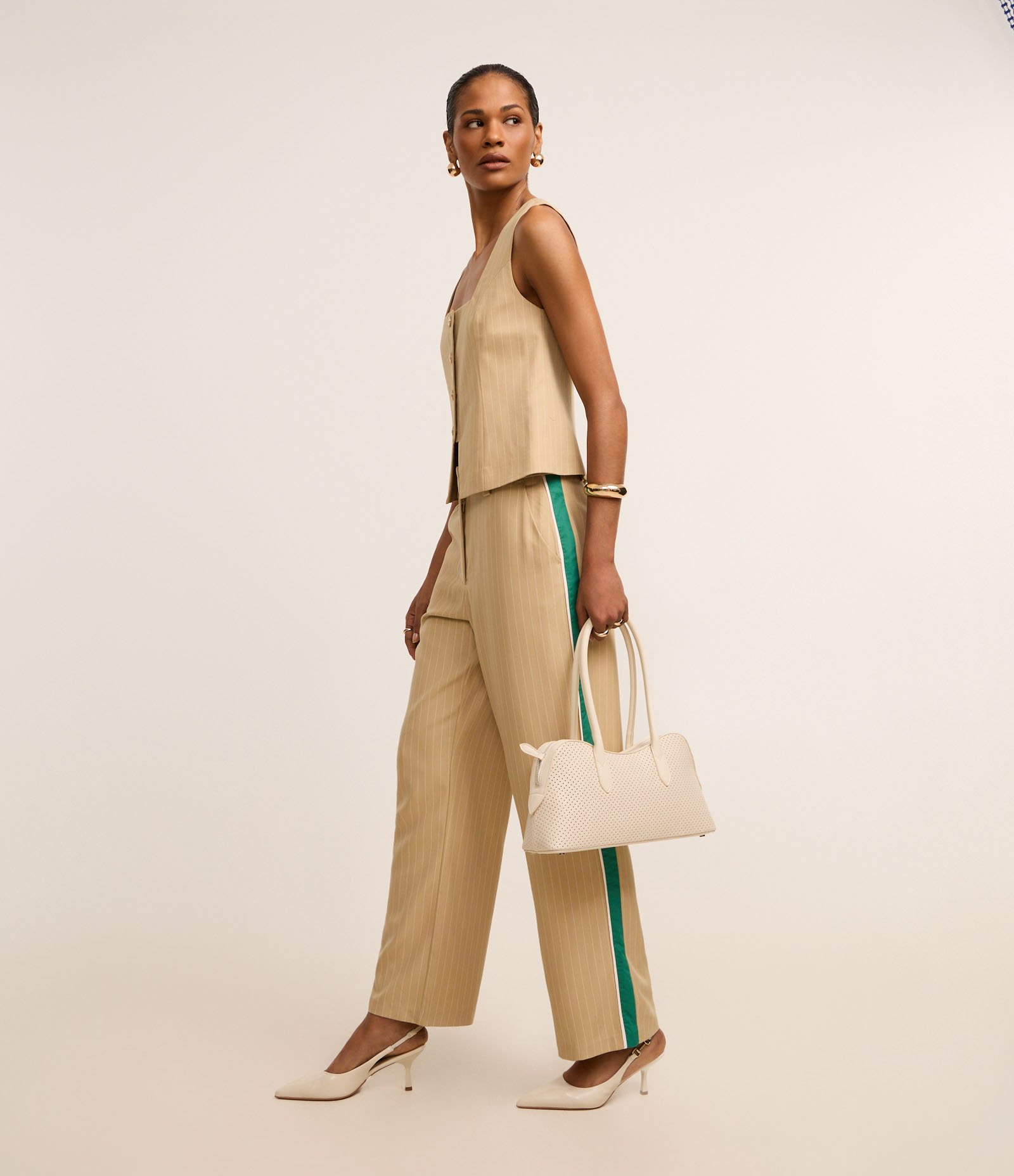 Calça Reta Alfaiatada com Riscas de Giz e Contraste Lateral Bege 5