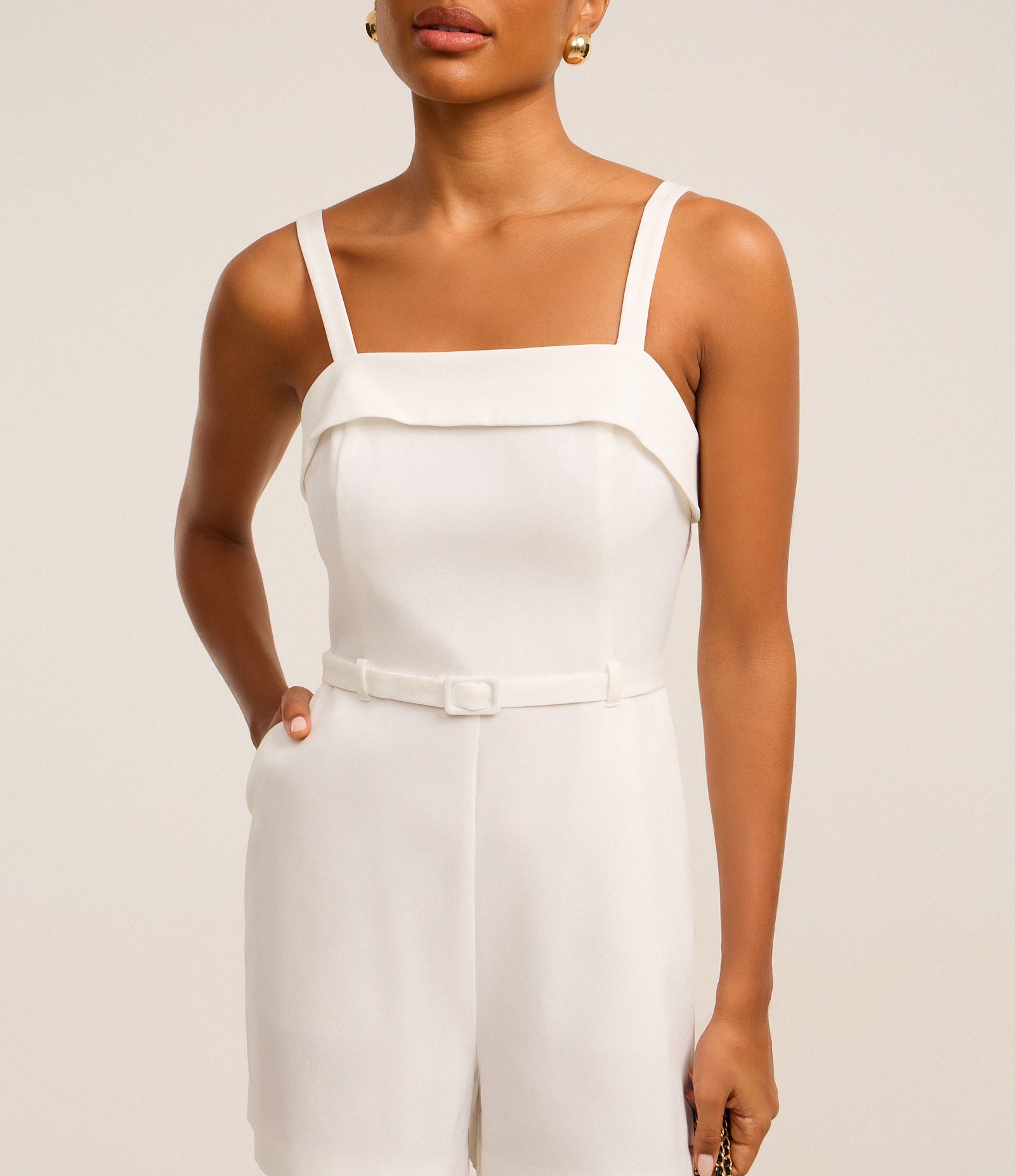 Macaquinho Alfaiatado com Cinto de Tecido Branco 3