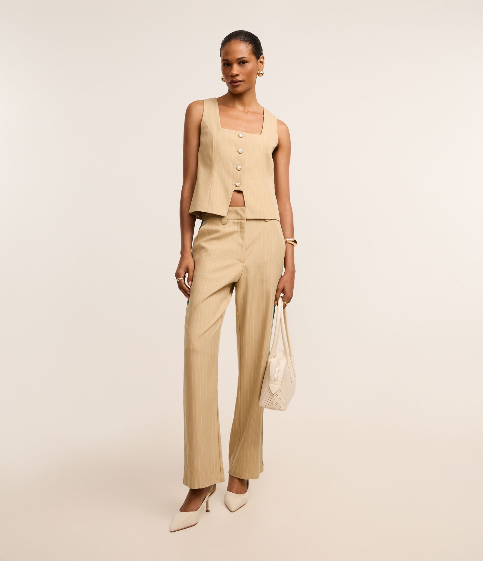 Colete Alfaiatado com Barra Recortada e Riscas de Giz Bege 2