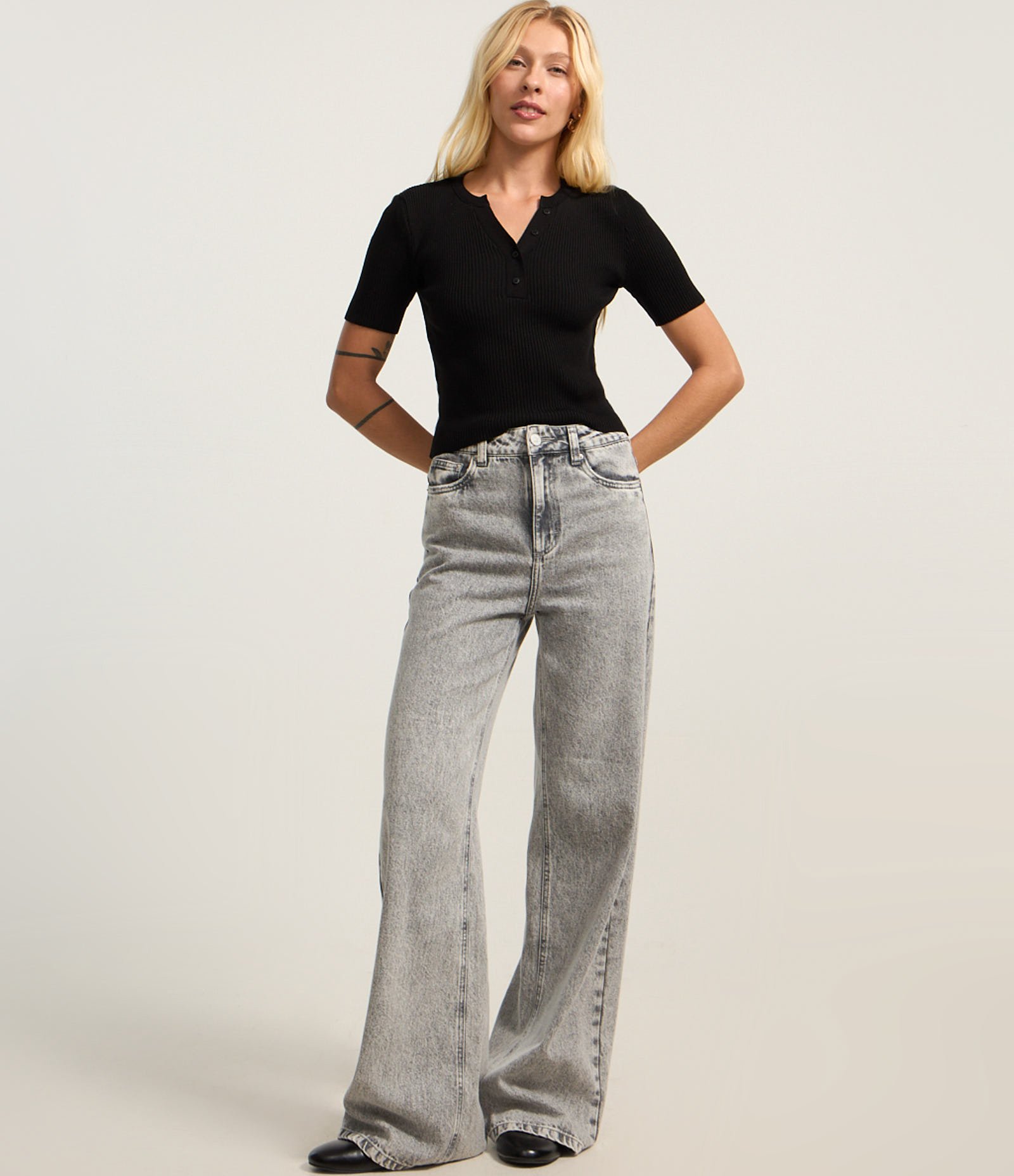 Blusa em Tricô com Botões no Decote Preto 2